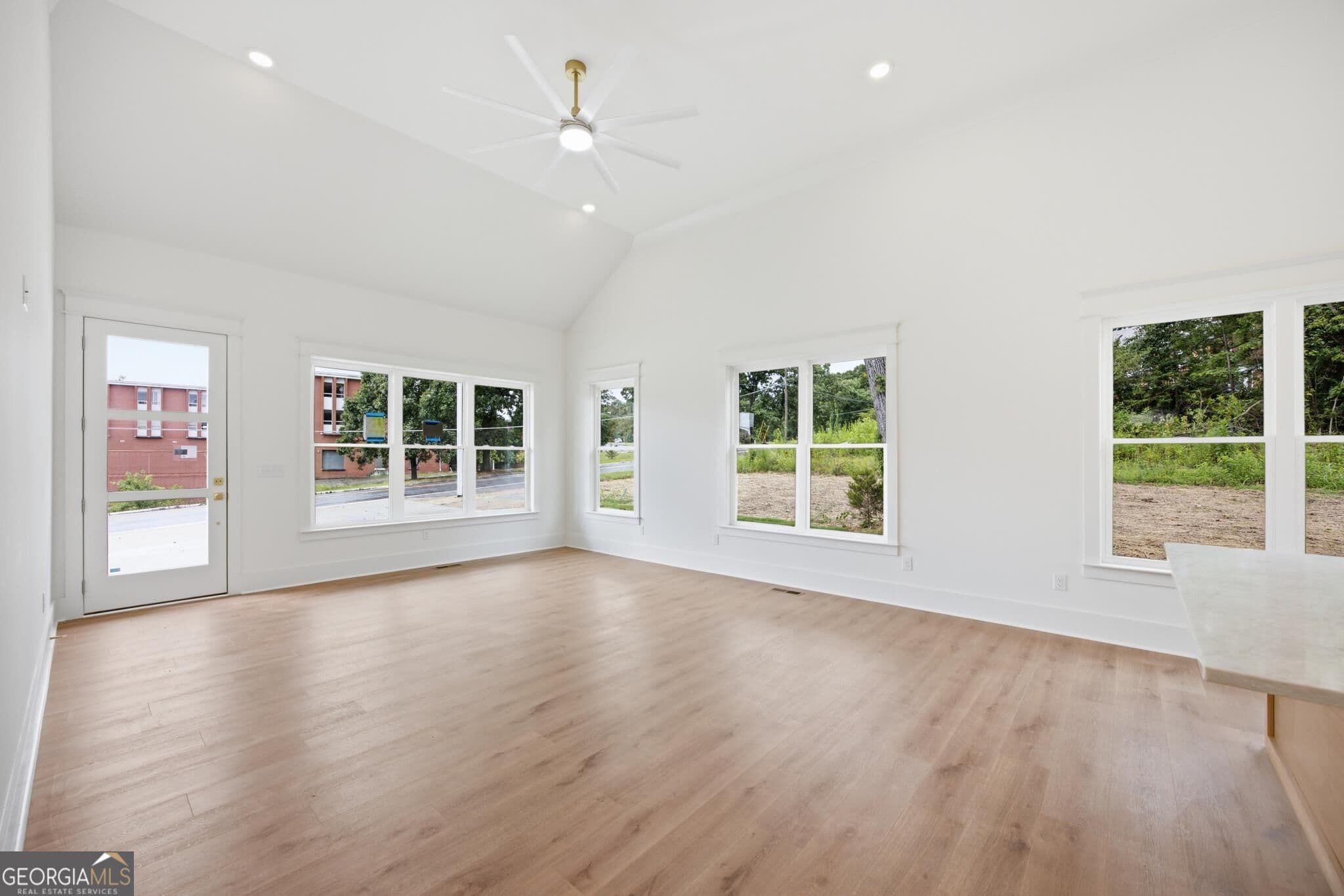 2 bedroom, 2 bathroom, 1,275 sq ft single family residence for sale at 358 Thomas Road, Fort Oglethorpe, GA 30742 — photo 4