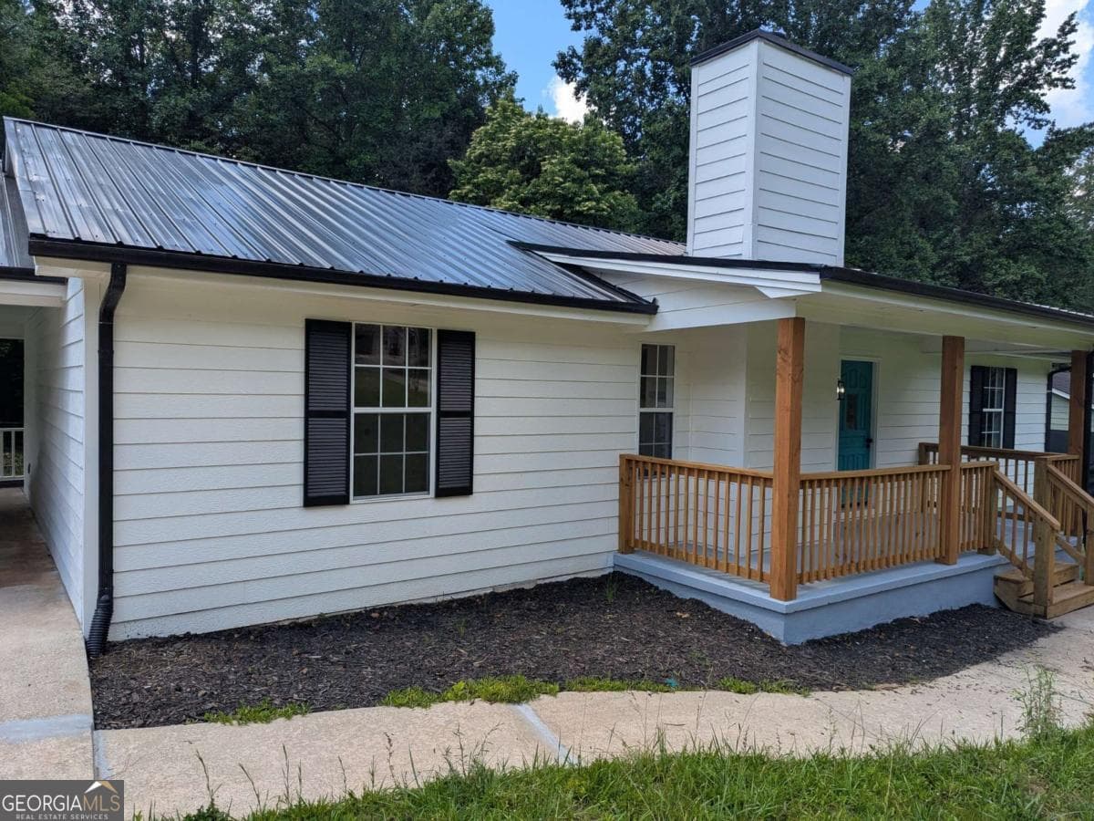3 bedroom, 2 bathroom, 1,344 sq ft single family residence for sale at 5019 Bird Road, Gainesville, GA 30506 — photo 3