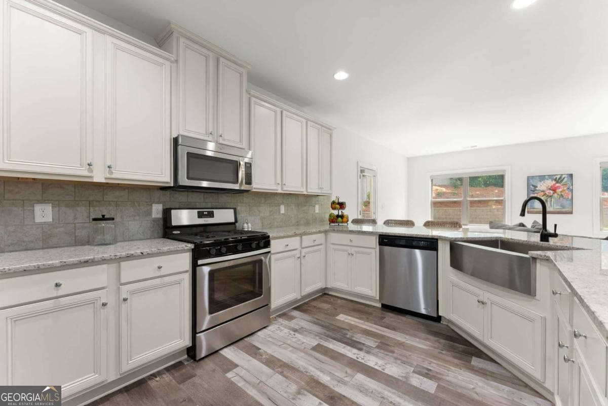 4 bedroom, 3.5 bathroom, 2,889 sq ft single family residence for sale at 31 Lake Sydney Drive, Dawsonville, GA 30534 — photo 9
