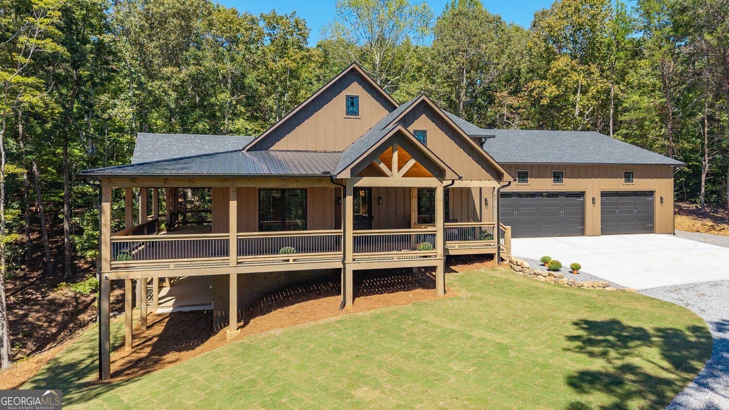 4 bedroom, 4.5 bathroom, 2,895 sq ft cabin,single family residence for sale at 762 Town Creek Road, Talking Rock, GA 30175
