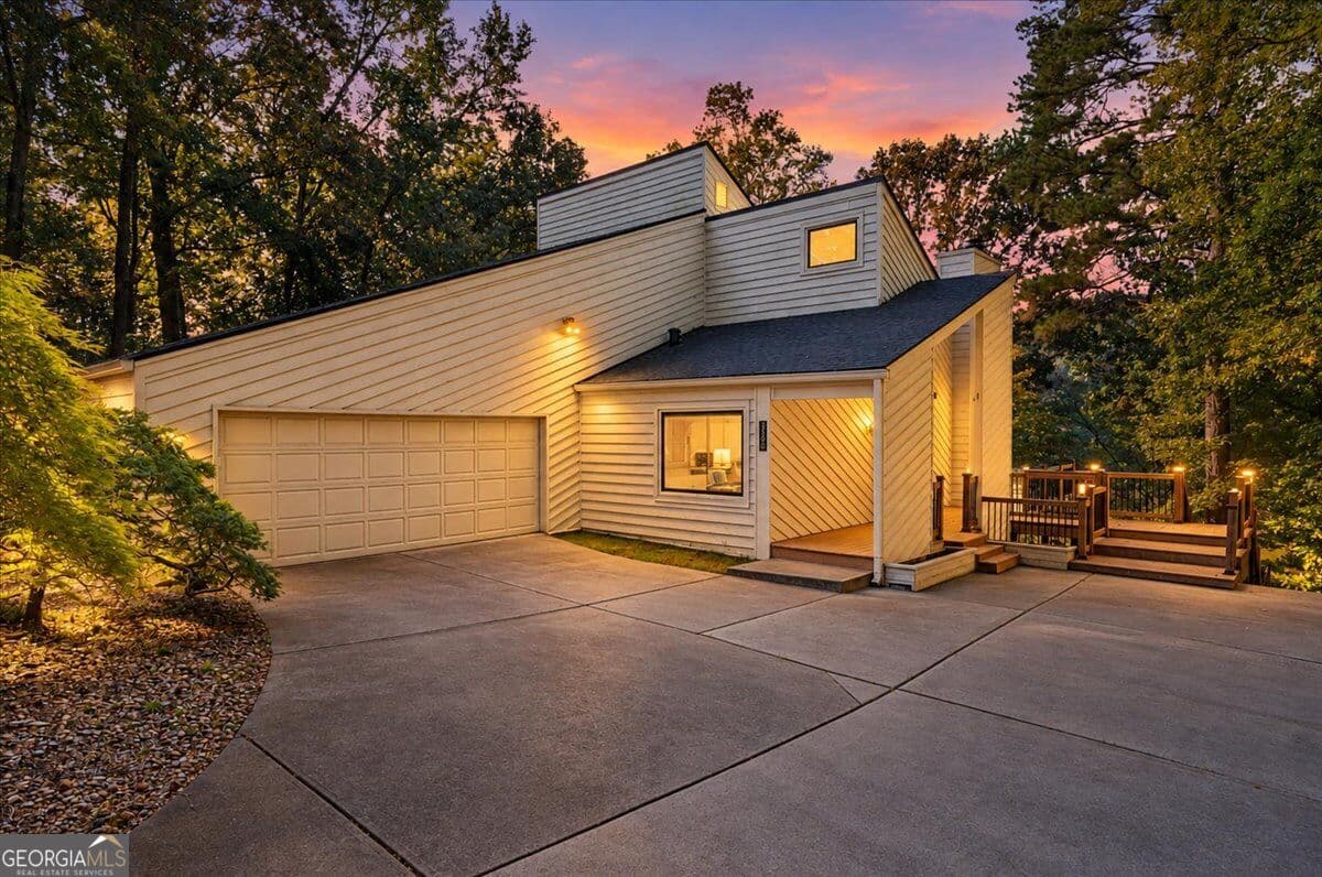 3 bedroom, 2.5 bathroom, 2,290 sq ft single family residence for sale at 3296 Leeds Way, Duluth, GA 30096