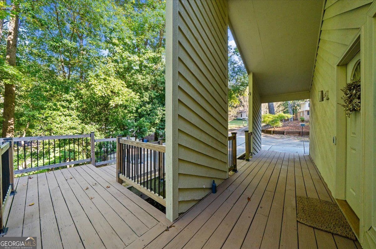 3 bedroom, 2.5 bathroom, 2,290 sq ft single family residence for sale at 3296 Leeds Way, Duluth, GA 30096 — photo 9