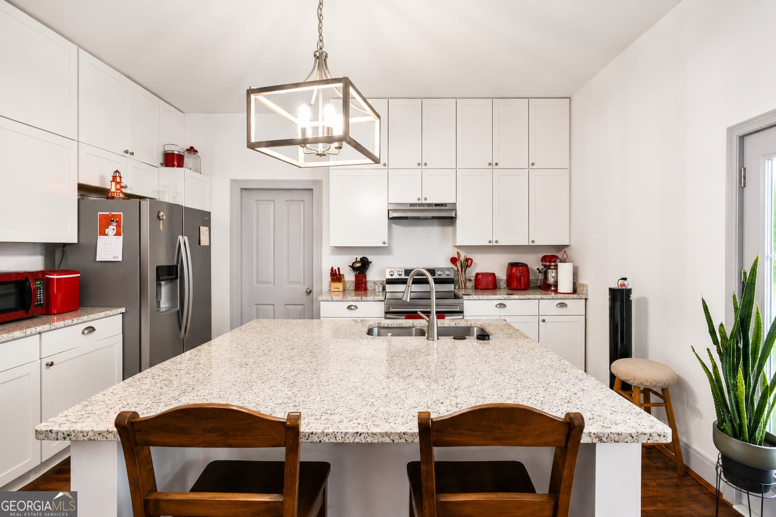 3 bedroom, 2.5 bathroom, 1,932 sq ft single family residence for sale at 169 W Dykes Street, Cochran, GA 31014 — photo 3