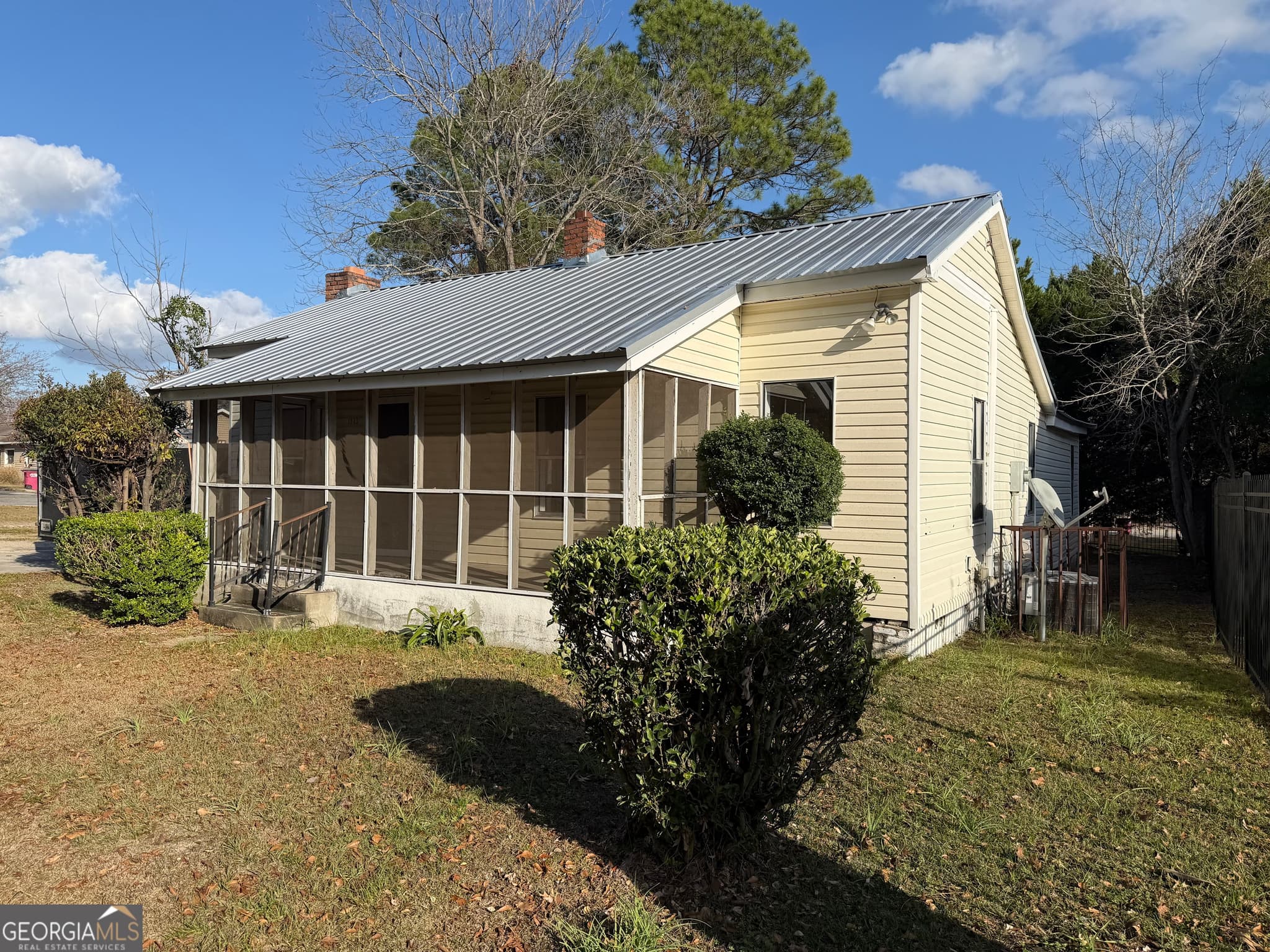 3 bedroom, 1.5 bathroom single family residence for sale at 1513 Pickard Avenue, Tifton, GA 31794 — photo 1 of 40