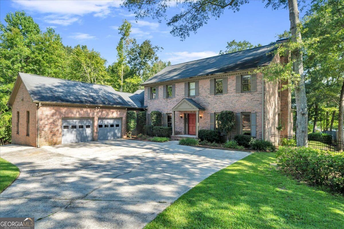 4 bedroom, 3.5 bathroom, 3,371 sq ft single family residence for sale at 149 Island View Drive, Lizella, GA 31052