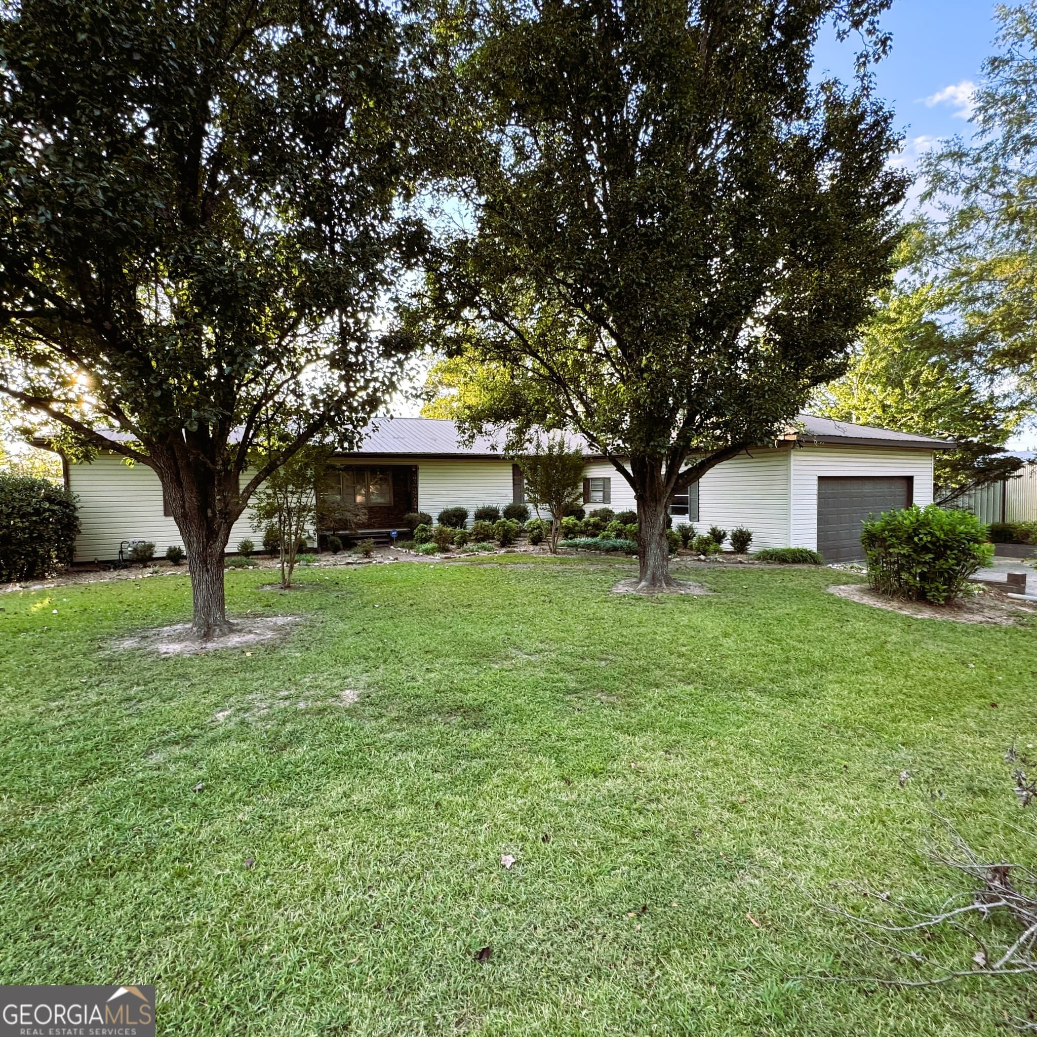 3 bedroom, 2 bathroom, 2,800 sq ft single family residence sold at 303 Auburn Street, Centre, AL 35960