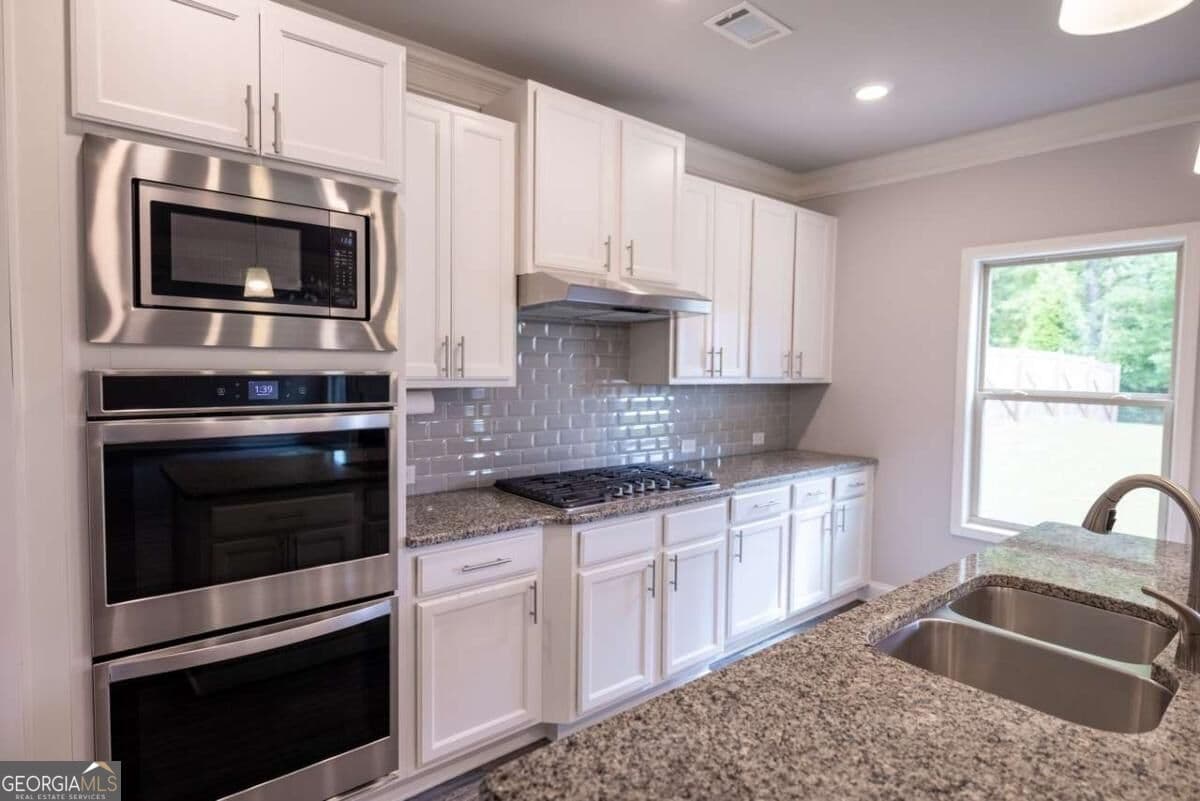 5 bedroom, 4 bathroom, 3,385 sq ft single family residence for sale at 352 Newshaw Drive, Lawrenceville, GA 30046 — photo 7