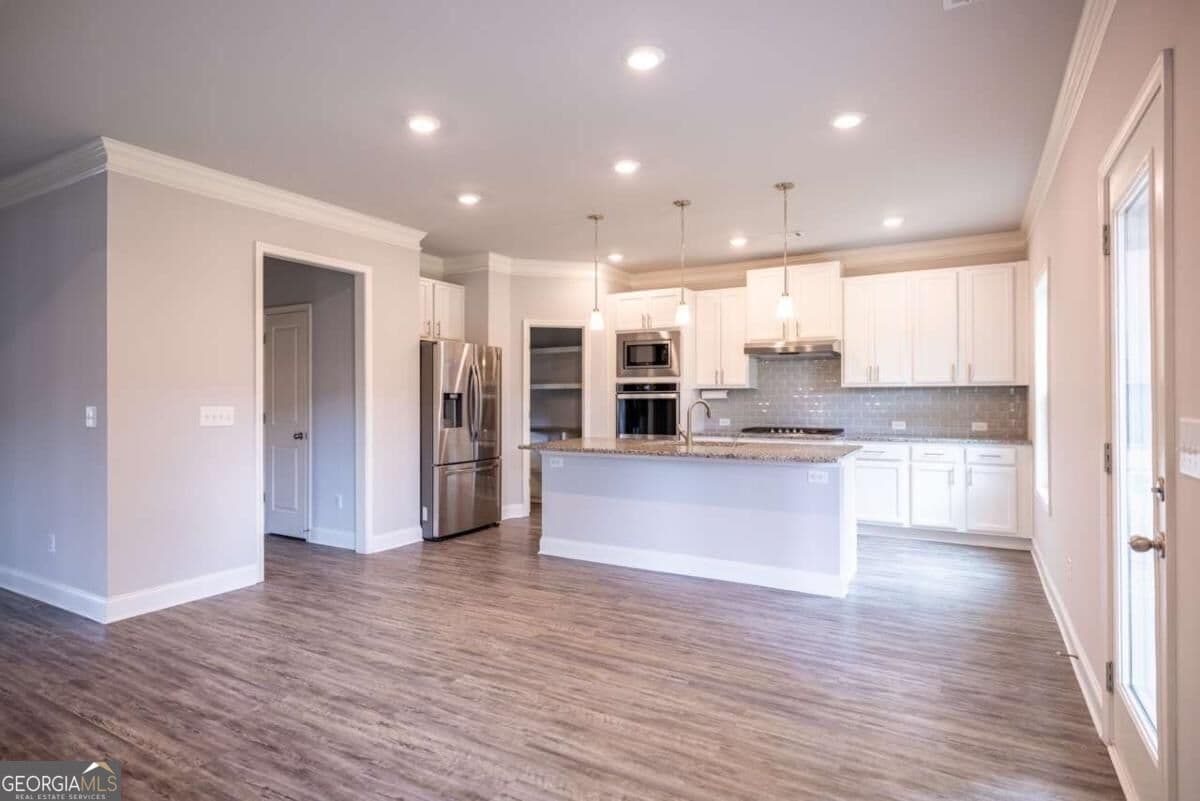 5 bedroom, 4 bathroom, 3,385 sq ft single family residence for sale at 352 Newshaw Drive, Lawrenceville, GA 30046 — photo 5