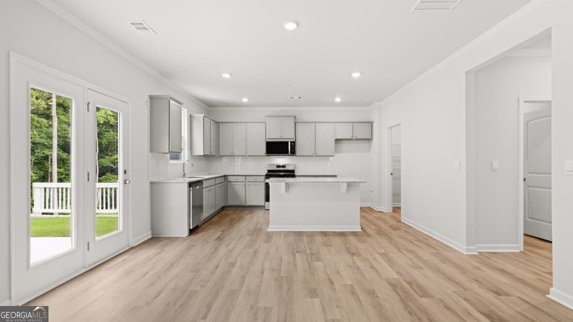 4 bedroom, 2.5 bathroom, 2,804 sq ft loft,single family residence for sale at 3874 Donetta Drive, Atlanta, GA 30349 — photo 9