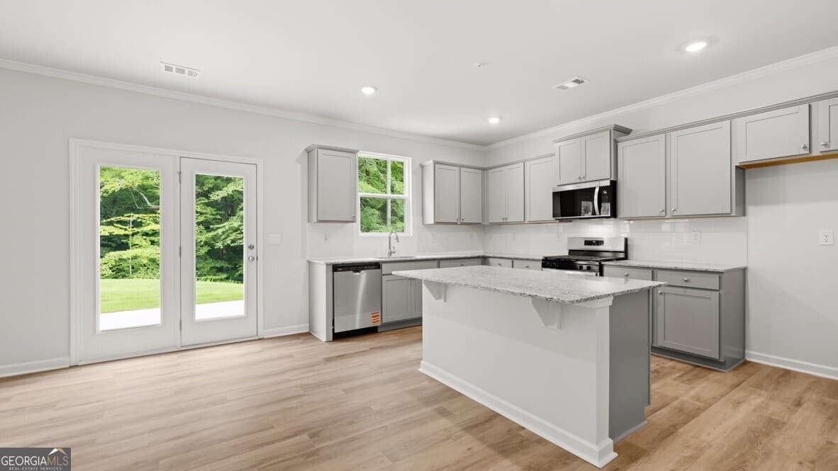 4 bedroom, 2.5 bathroom, 2,804 sq ft loft,single family residence for sale at 3874 Donetta Drive, Atlanta, GA 30349 — photo 8