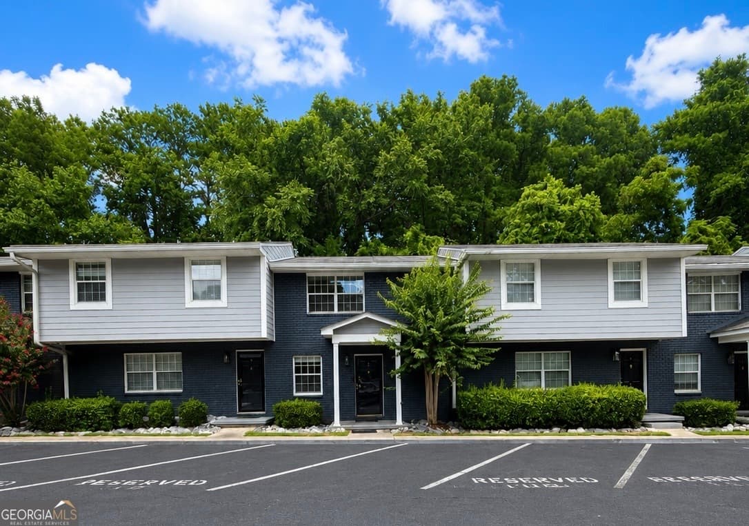 2 bedroom, 1.5 bathroom, 1,134 sq ft townhouse for sale at 3149 Buford Highway, Brookhaven, GA 30329 — photo 1 of 34