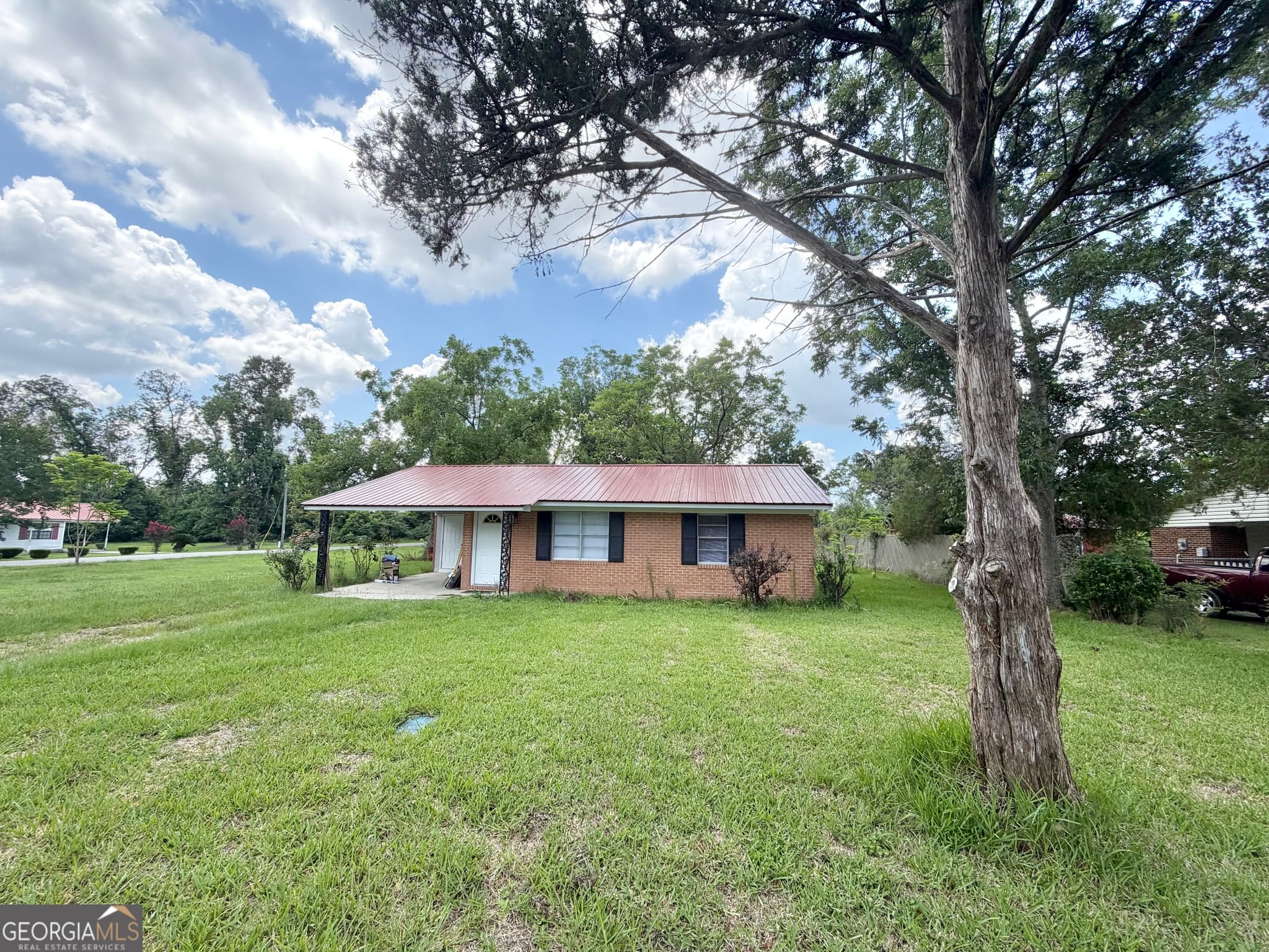 2 bedroom, 1 bathroom single family residence for sale at 5 Lakeside Drive, Hazlehurst, GA 31539 — photo 2