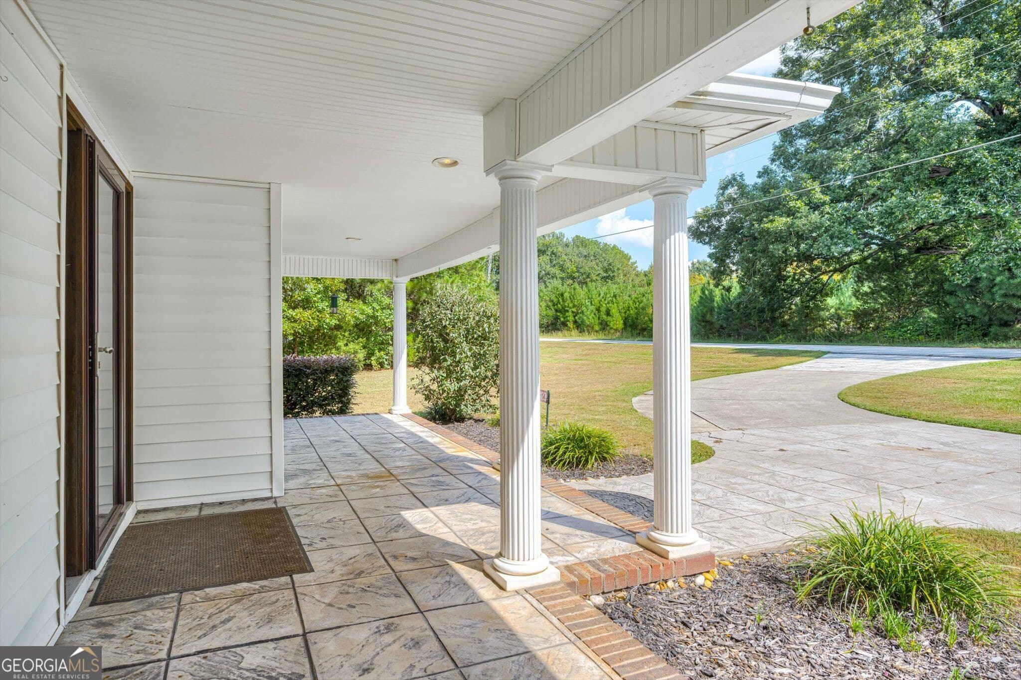 3 bedroom, 2 bathroom, 2,125 sq ft single family residence for sale at 423 Goshen Street, Lincolnton, GA 30817 — photo 3