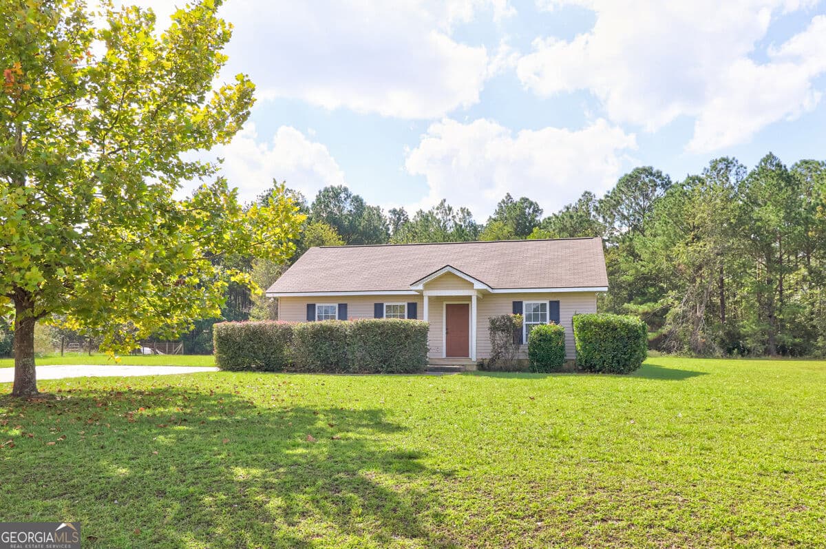 3 bedroom, 3 bathroom, 1,240 sq ft single family residence under contract at 1612 Rebekah Road, Statesboro, GA 30458 — photo 2