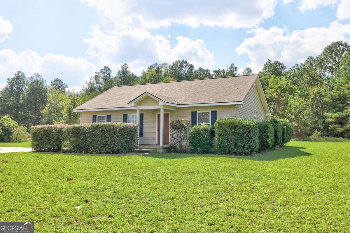 3 bedroom, 3 bathroom, 1,240 sq ft single family residence under contract at 1612 Rebekah Road, Statesboro, GA 30458 — photo 3