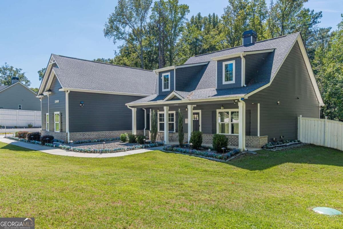 4 bedroom, 3 bathroom, 2,272 sq ft single family residence for rent at 1940 Old Jackson Road, Locust Grove, GA 30248 for $3,595 a month — photo 2
