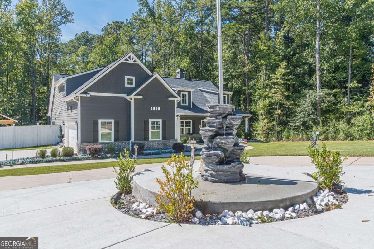 4 bedroom, 3 bathroom, 2,272 sq ft single family residence for rent at 1940 Old Jackson Road, Locust Grove, GA 30248 for $3,595 a month — photo 3