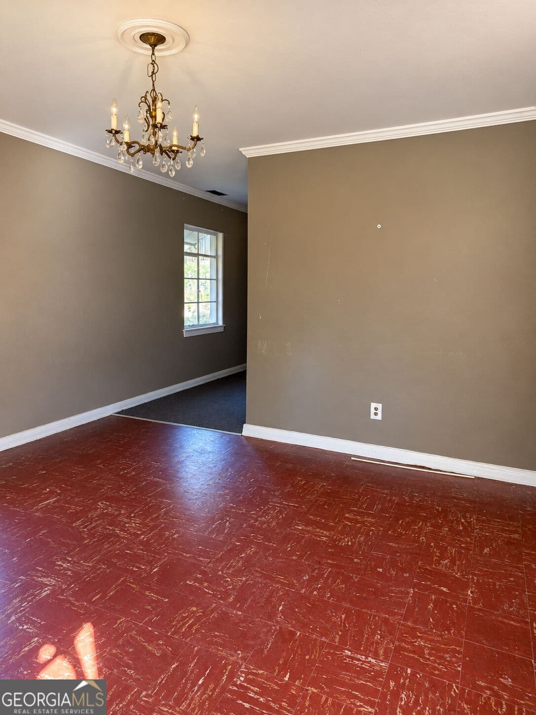 3 bedroom, 1 bathroom, 1,368 sq ft single family residence for sale at 300 Blackwell Street, Waycross, GA 31501 — photo 2