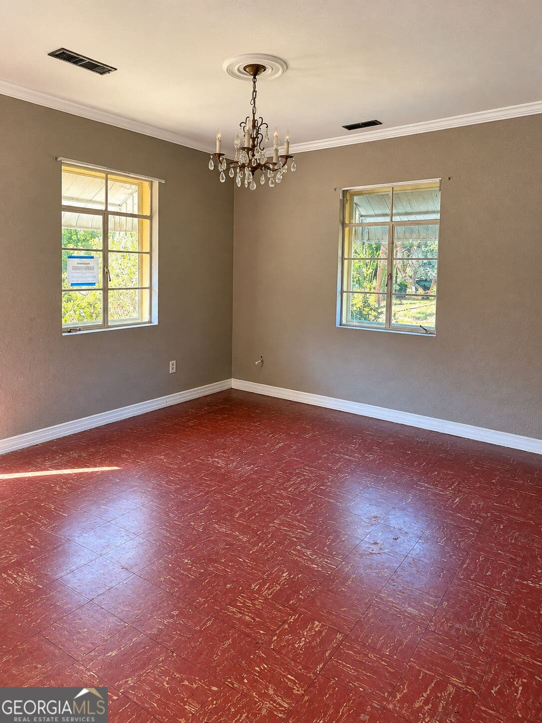 3 bedroom, 1 bathroom, 1,368 sq ft single family residence for sale at 300 Blackwell Street, Waycross, GA 31501 — photo 3