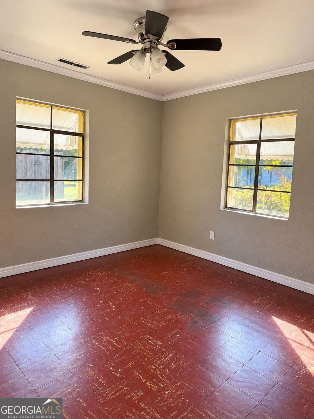 3 bedroom, 1 bathroom, 1,368 sq ft single family residence for sale at 300 Blackwell Street, Waycross, GA 31501 — photo 4