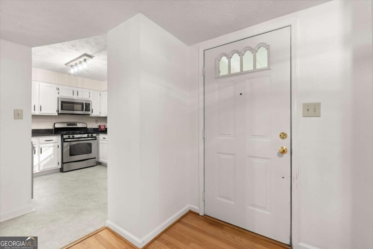 2 bedroom, 2 bathroom, 1,258 sq ft condominium for sale at 1500 Oakridge Court, Decatur, GA 30033 — photo 2