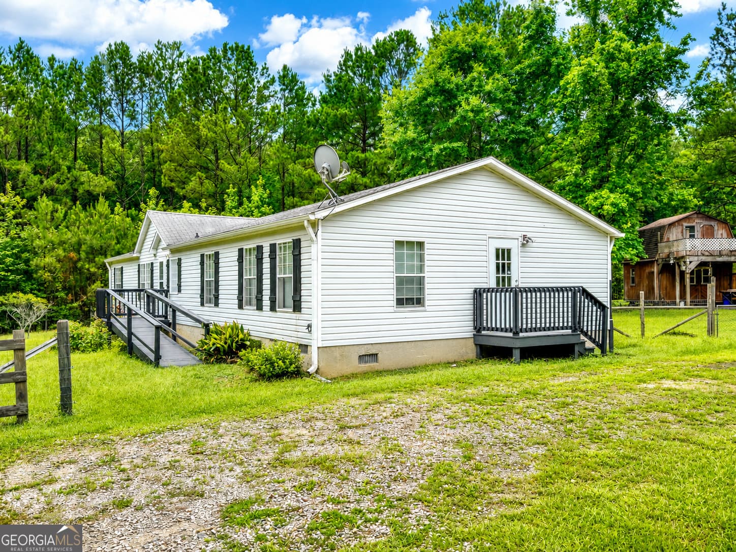 4 bedroom, 2 bathroom, 1,786 sq ft manufactured home,single family residence for sale at 141 Gamecock Way, Barnesville, GA 30204 — photo 3