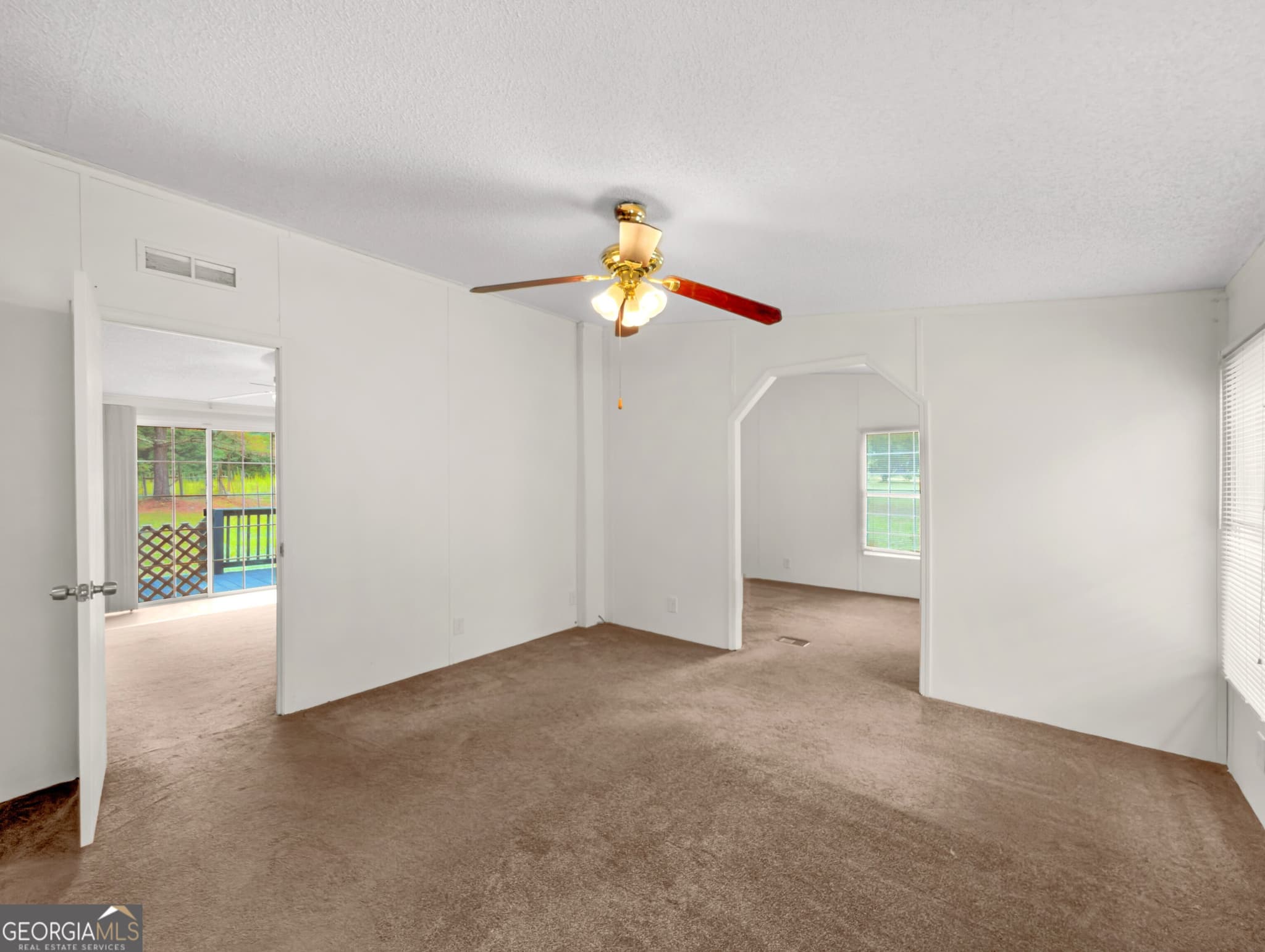 4 bedroom, 2 bathroom, 1,786 sq ft manufactured home,single family residence for sale at 141 Gamecock Way, Barnesville, GA 30204 — photo 8