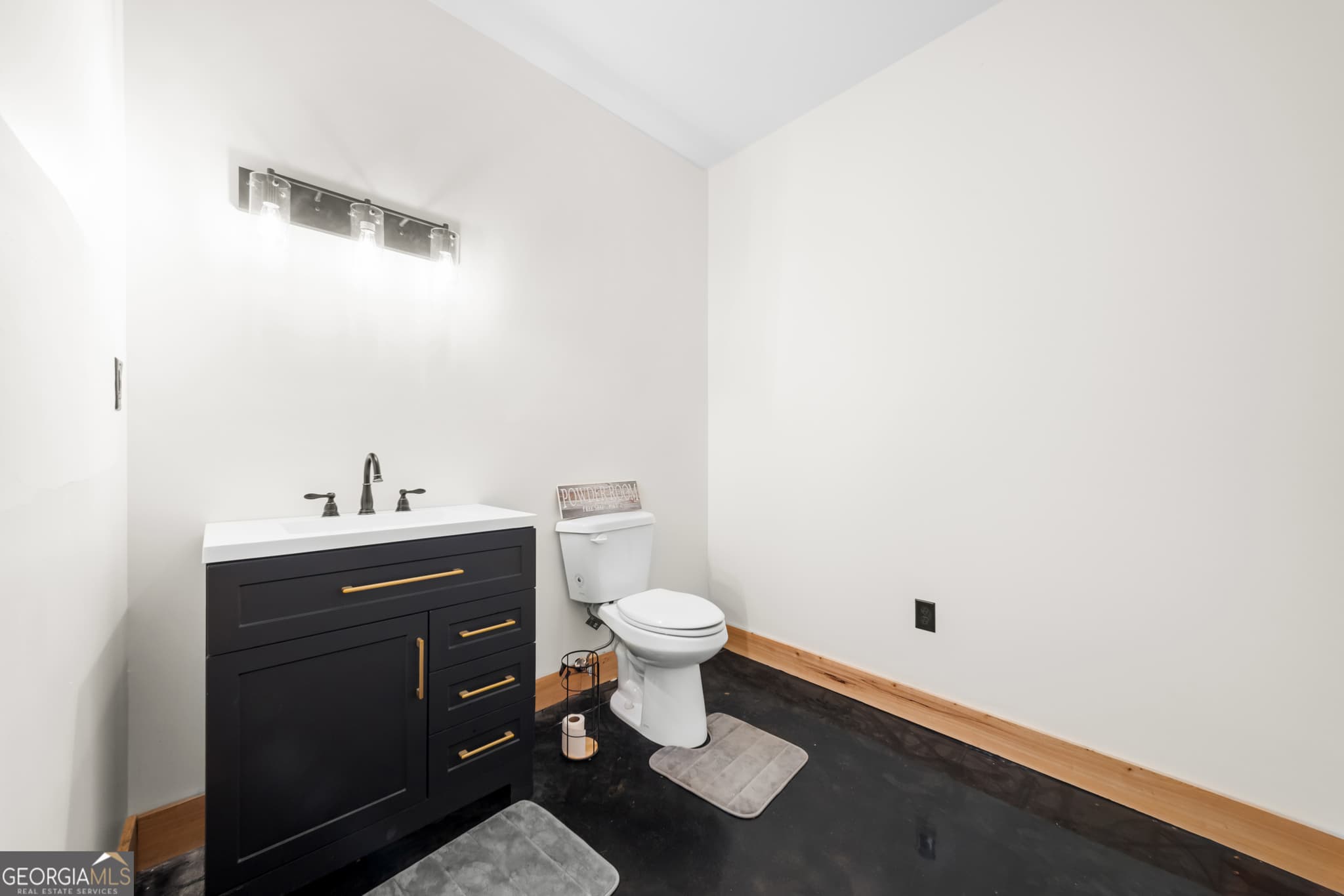 6 bedroom, 3.5 bathroom, 4,320 sq ft single family residence for sale at 3875 Poor Robin Road, Sylvania, GA 30467 — photo 5