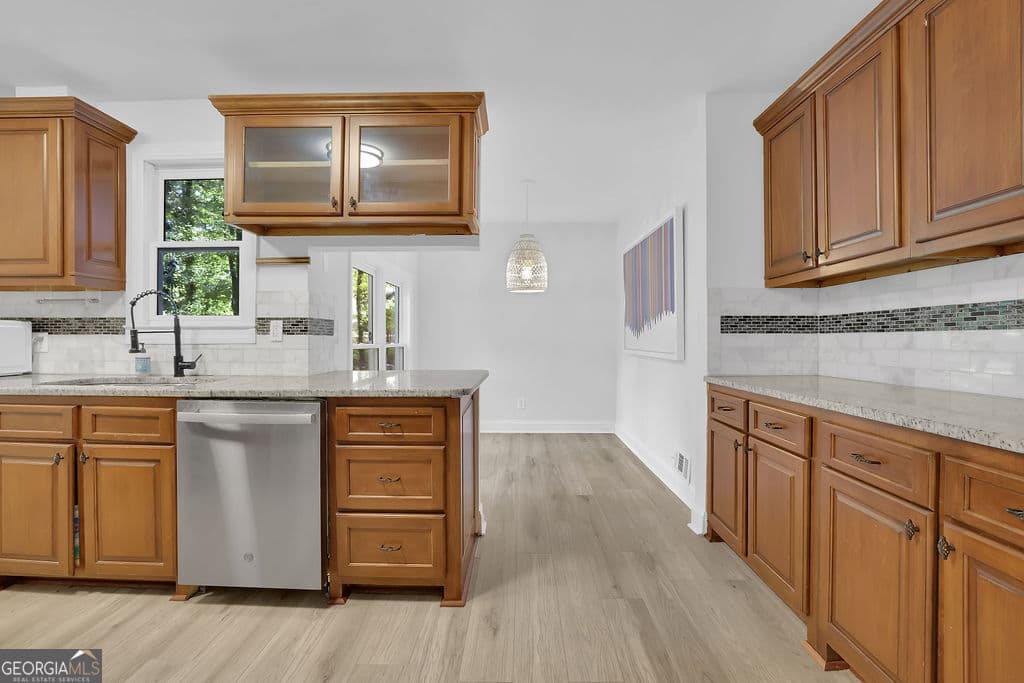 3 bedroom, 2.5 bathroom, 2,067 sq ft single family residence for sale at 1980 Westwood Circle, Smyrna, GA 30080 — photo 9
