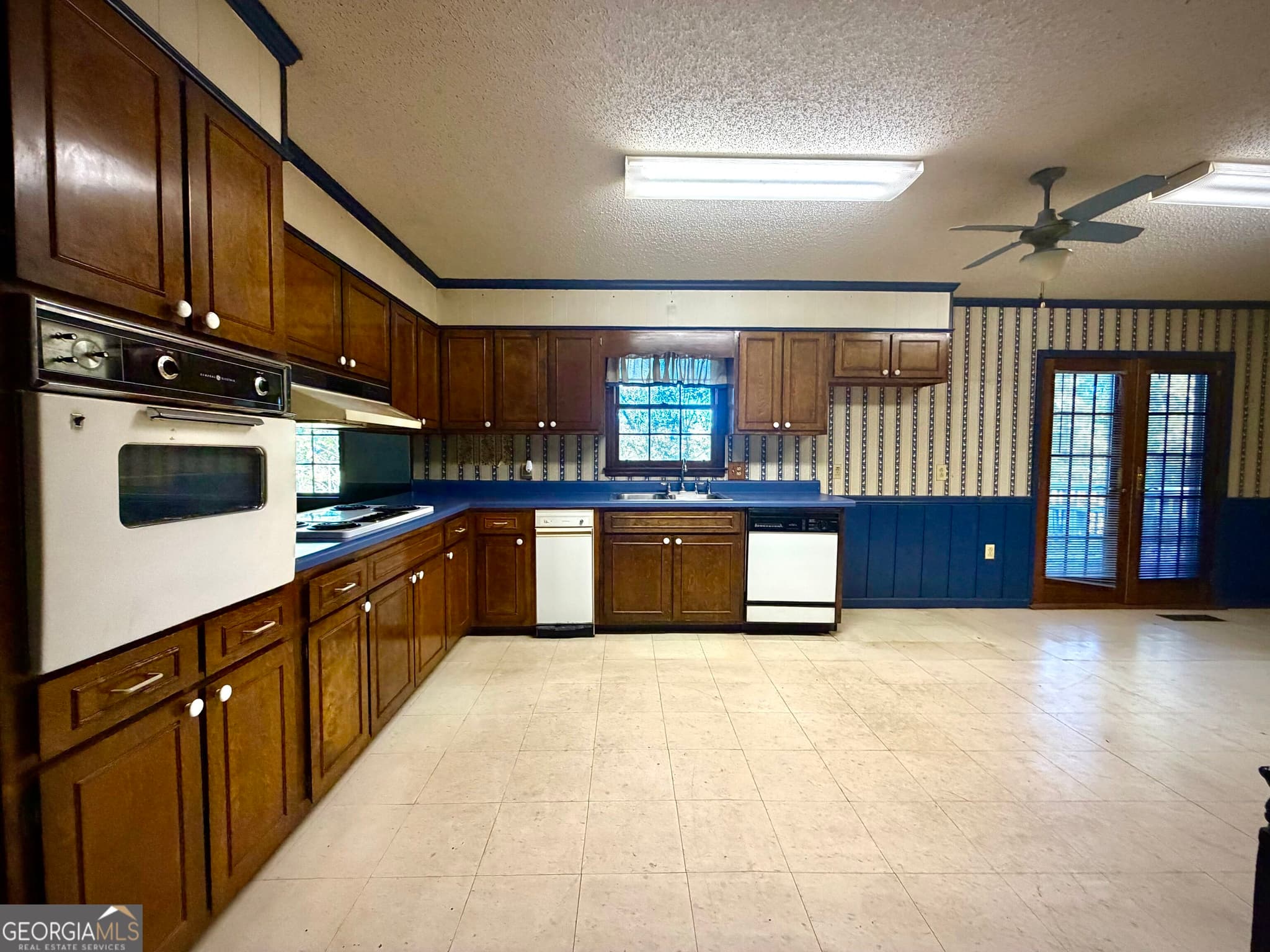4 bedroom, 3 bathroom, 2,830 sq ft single family residence under contract at 511 Brookdale Drive, Dublin, GA 31021 — photo 5