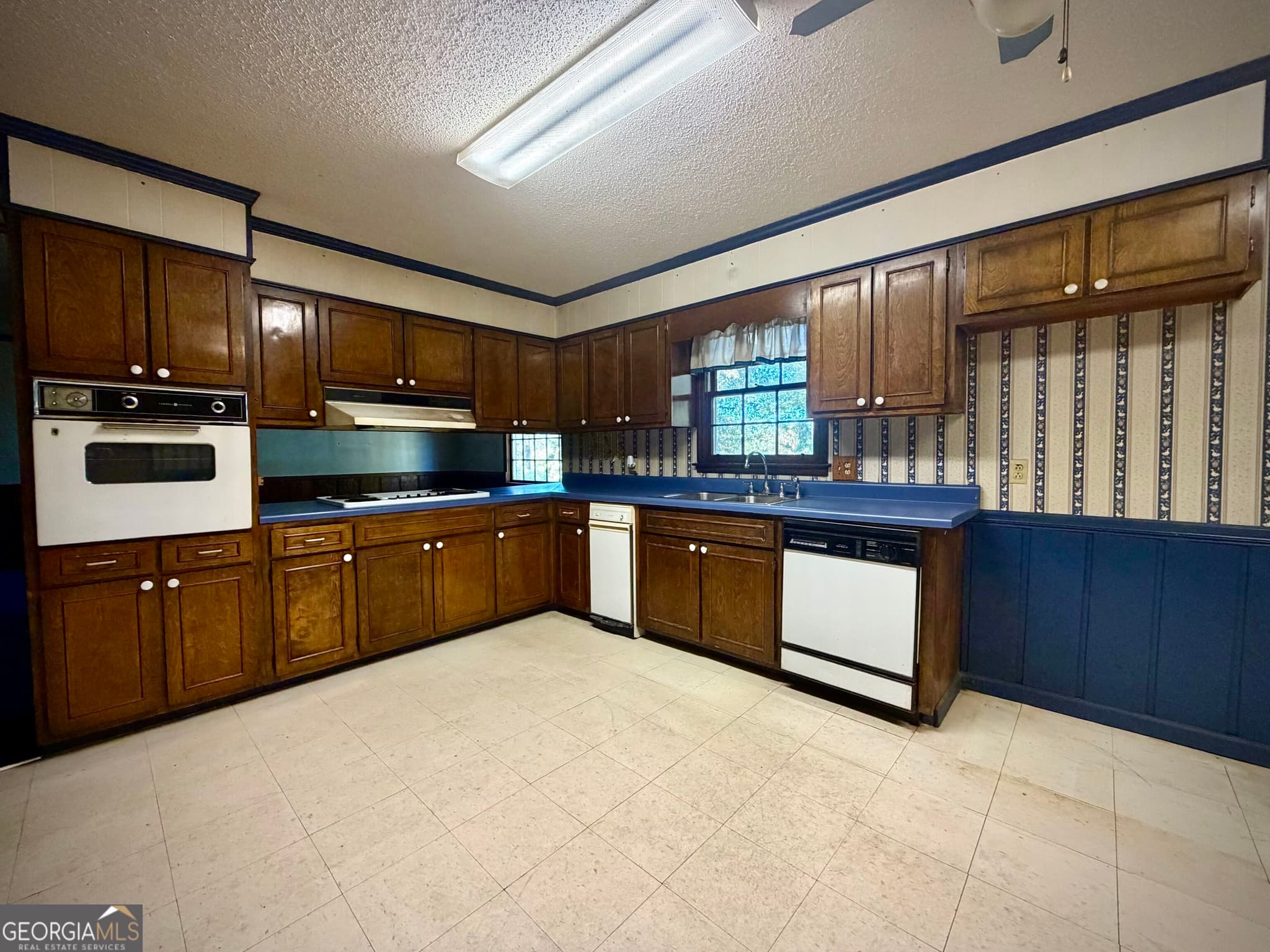 4 bedroom, 3 bathroom, 2,830 sq ft single family residence under contract at 511 Brookdale Drive, Dublin, GA 31021 — photo 4