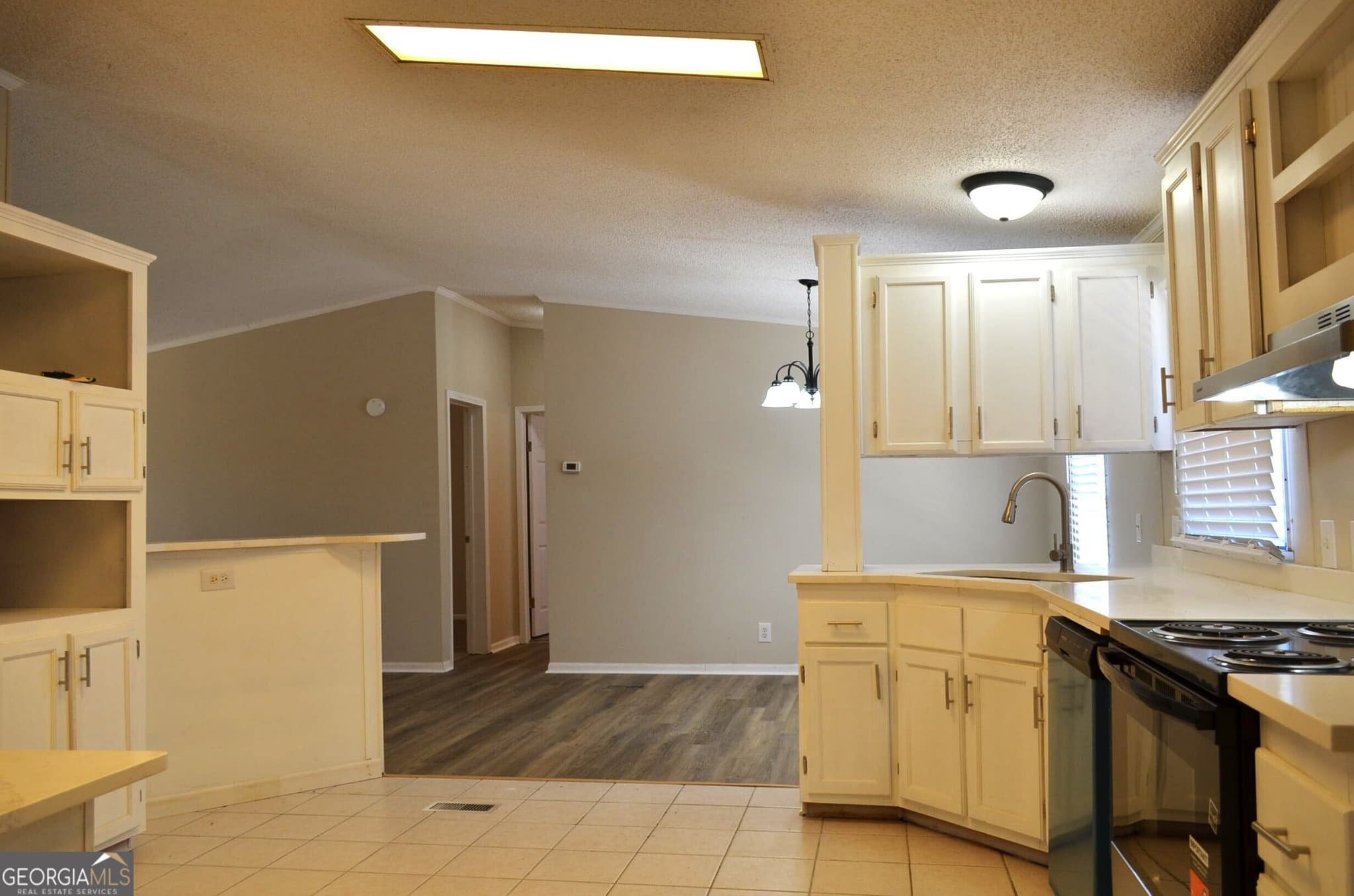 3 bedroom, 2 bathroom, 1,792 sq ft manufactured home,single family residence under contract at 572 Atkinson Road, Byron, GA 31008 — photo 7