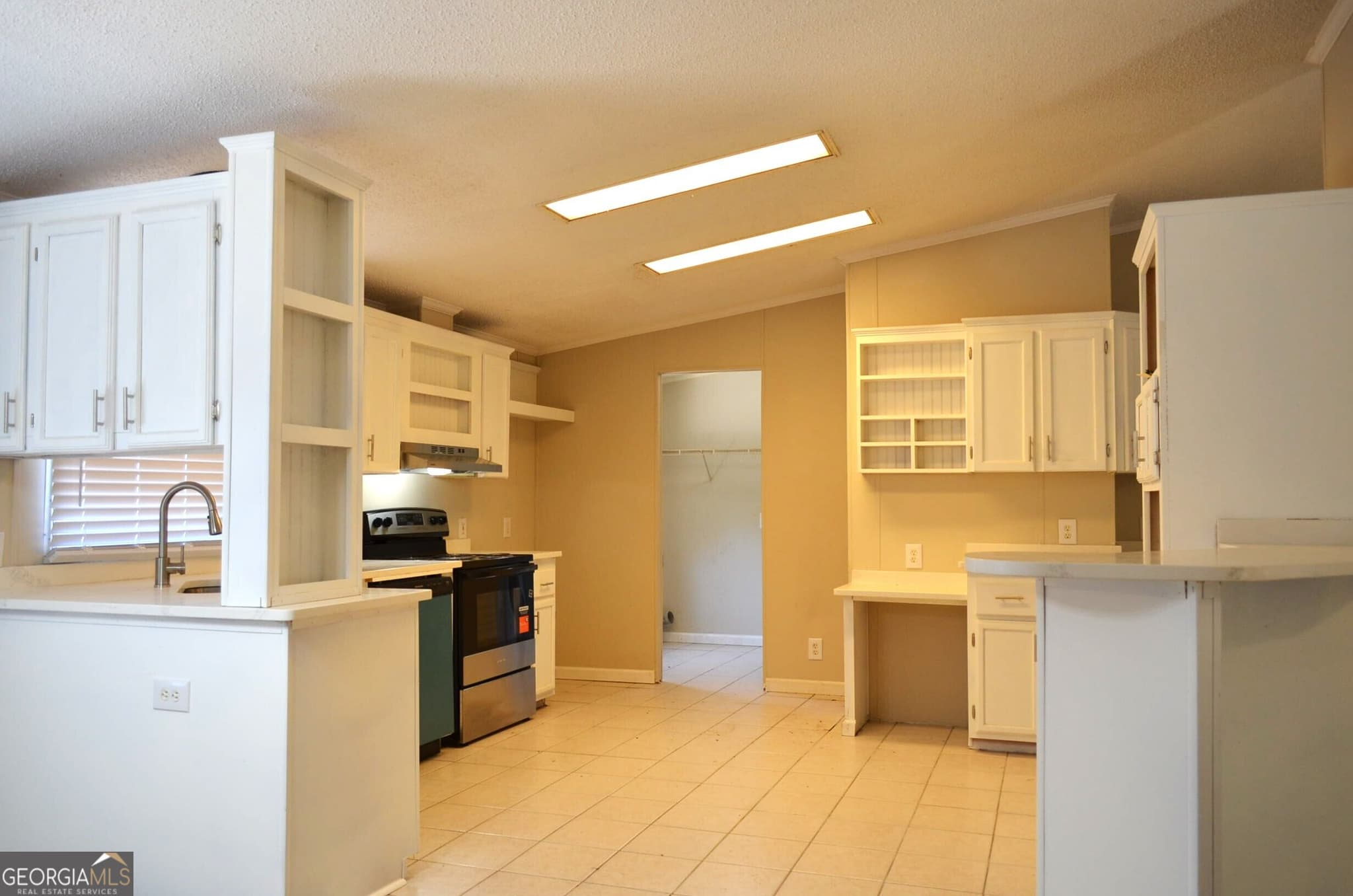3 bedroom, 2 bathroom, 1,792 sq ft manufactured home,single family residence under contract at 572 Atkinson Road, Byron, GA 31008 — photo 8