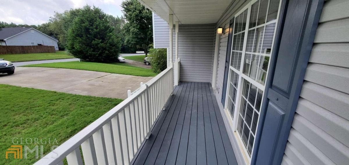 4 bedroom, 3 bathroom, 1,806 sq ft single family residence for sale at 6050 April Drive, Sugar Hill, GA 30518 — photo 2