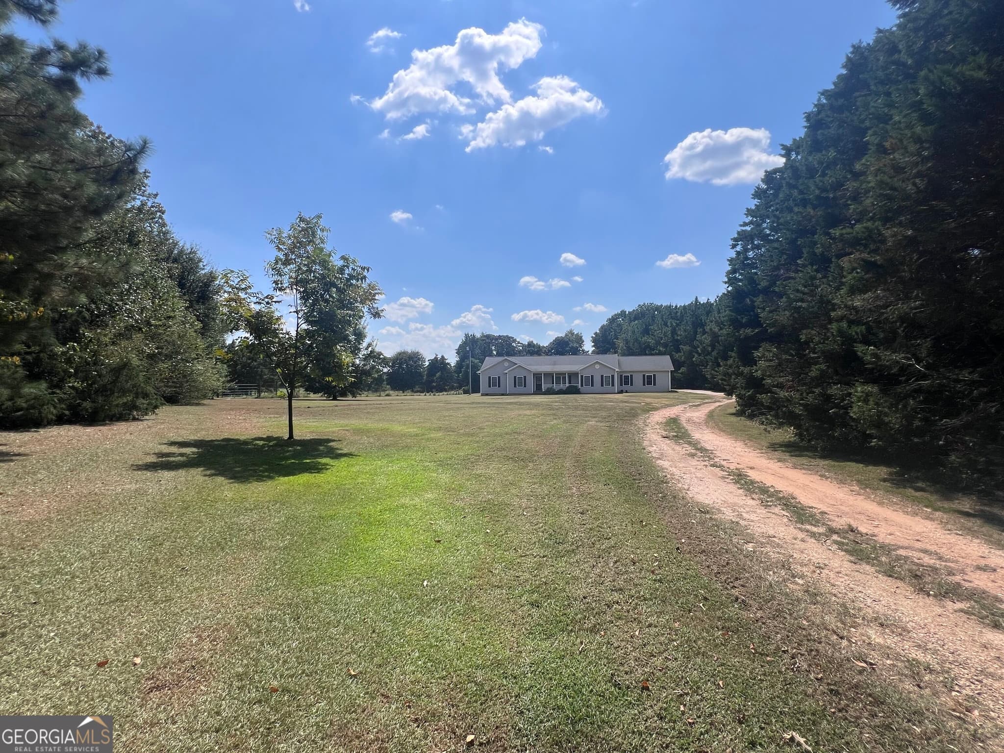 4 bedroom, 2 bathroom, 1,983 sq ft single family residence for rent at 135 Hunt Road, Martin, GA 30557 for $2,150 a month — photo 2
