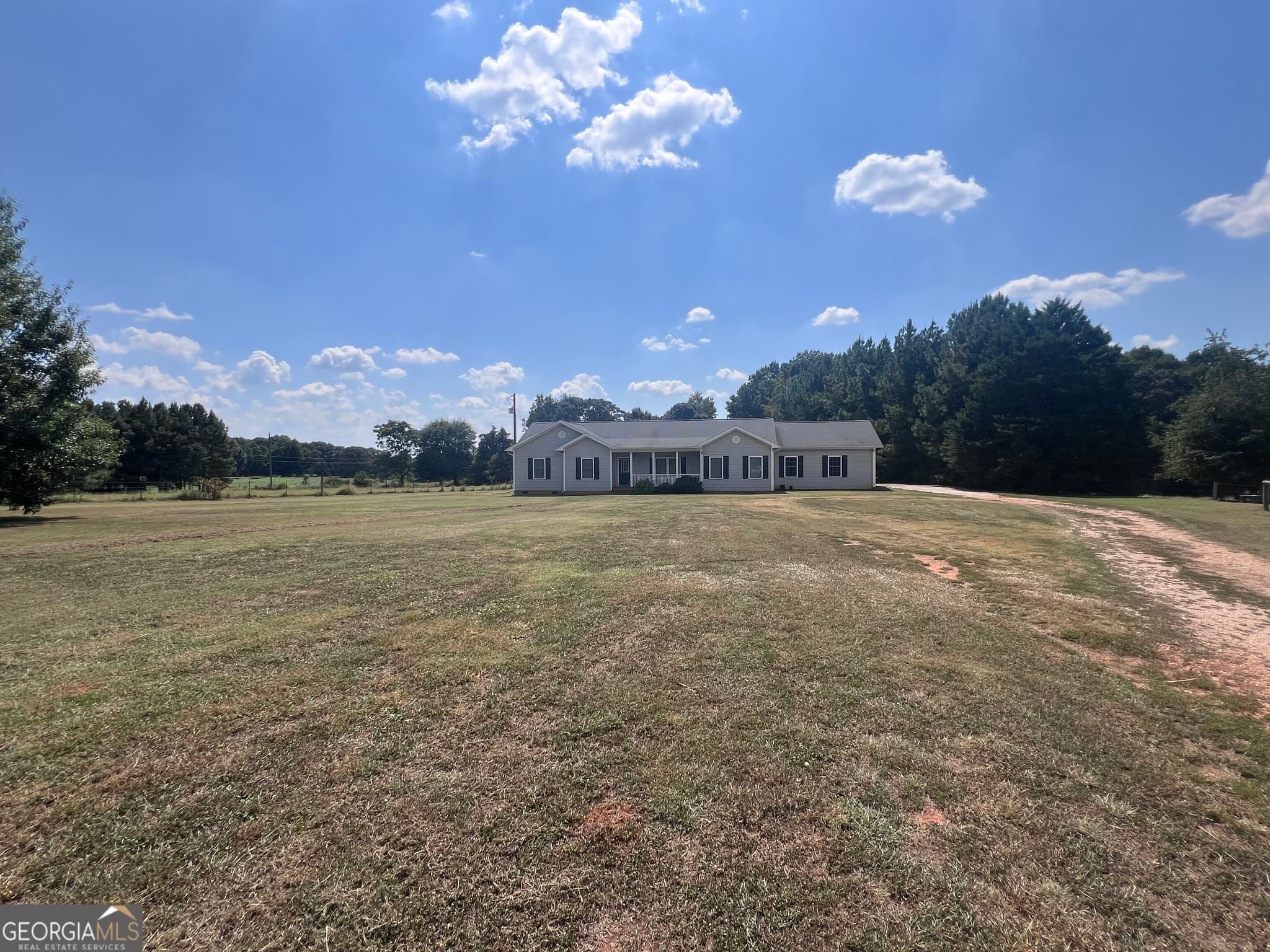 4 bedroom, 2 bathroom, 1,983 sq ft single family residence for rent at 135 Hunt Road, Martin, GA 30557 for $2,150 a month — photo 3