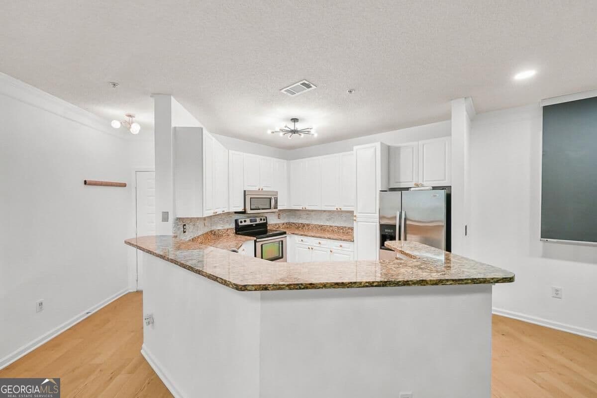 1 bedroom, 1 bathroom, 840 sq ft condominium for sale at 10 Perimeter Summit Boulevard 4116, Brookhaven, GA 30319 — photo 10