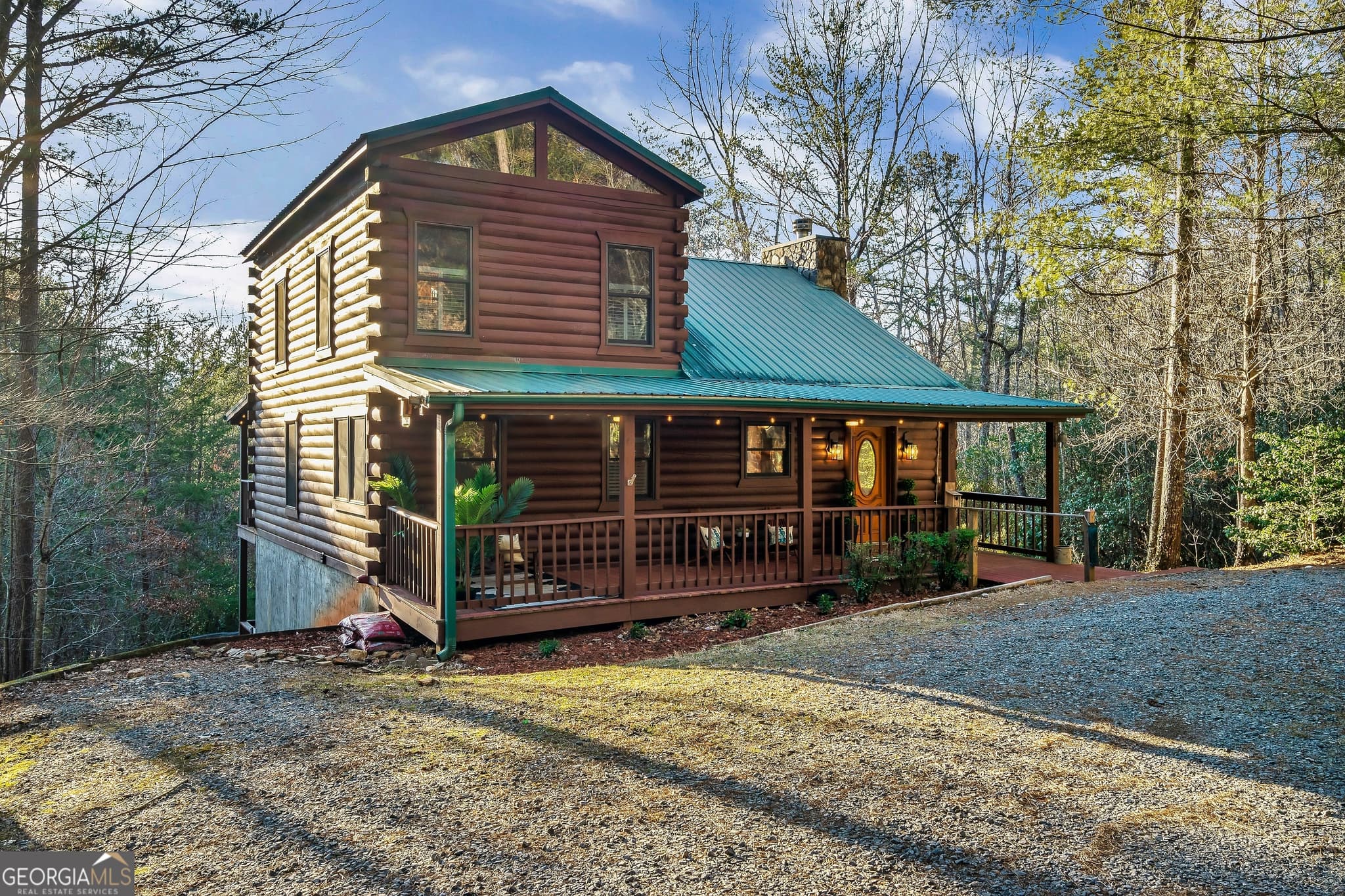 4 bedroom, 3.5 bathroom, 2,500 sq ft cabin,single family residence for sale at 239 Ernest Alta Circle, Blue Ridge, GA 30513 — photo 2