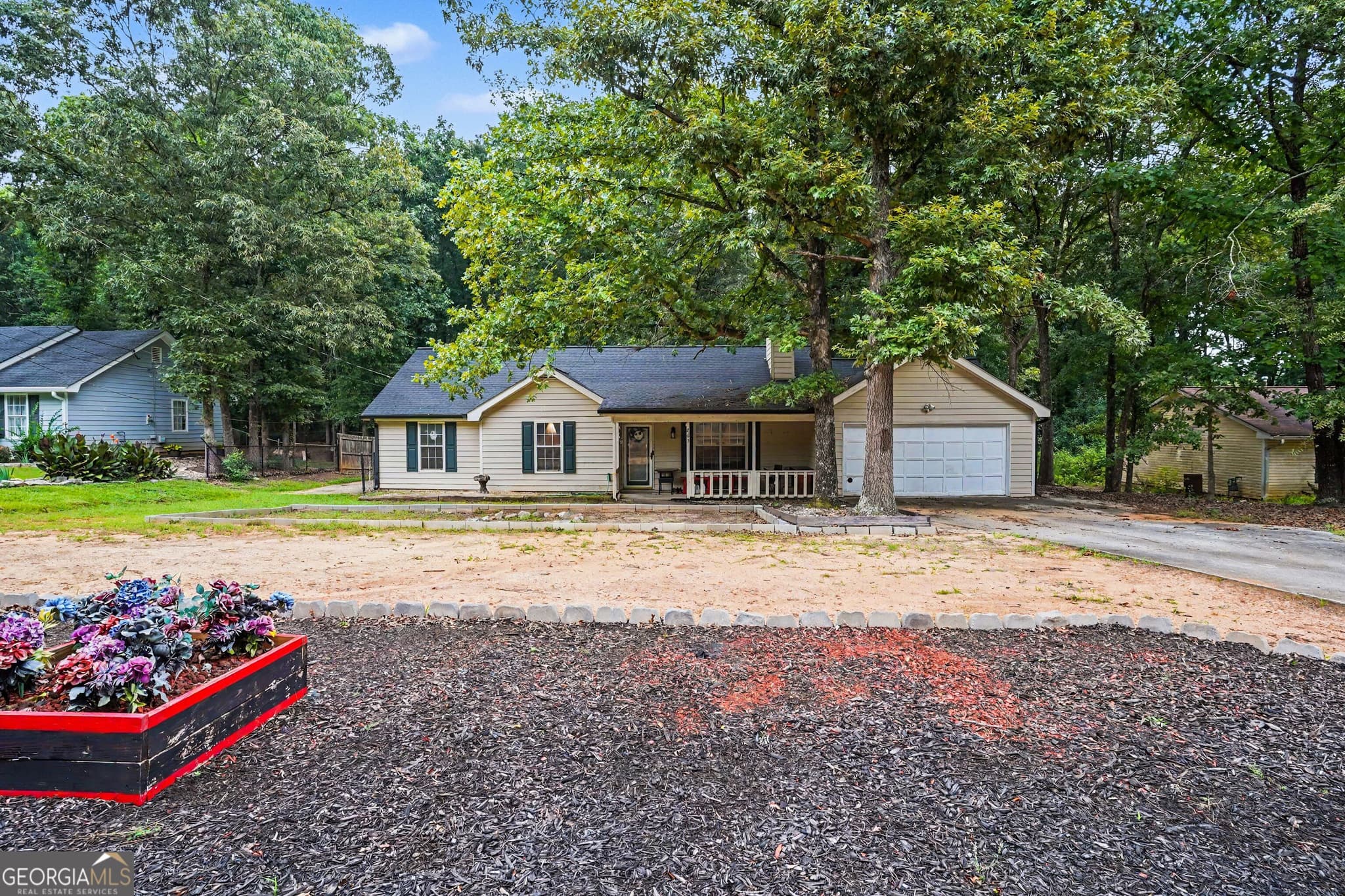 3 bedroom, 2 bathroom, 1,435 sq ft single family residence for sale at 205 Woodcrest Drive, Covington, GA 30016 — photo 2