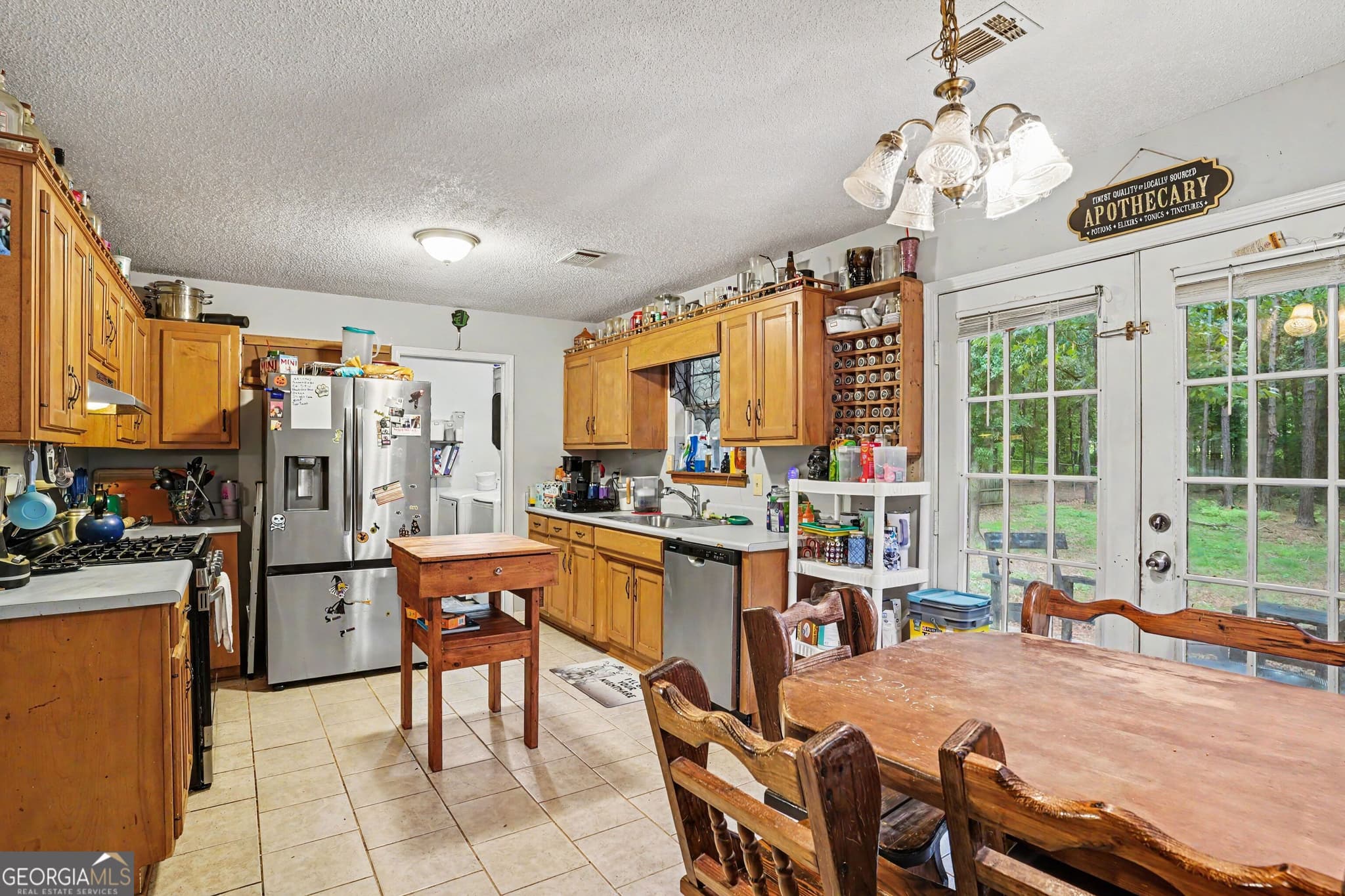 3 bedroom, 2 bathroom, 1,435 sq ft single family residence for sale at 205 Woodcrest Drive, Covington, GA 30016 — photo 3