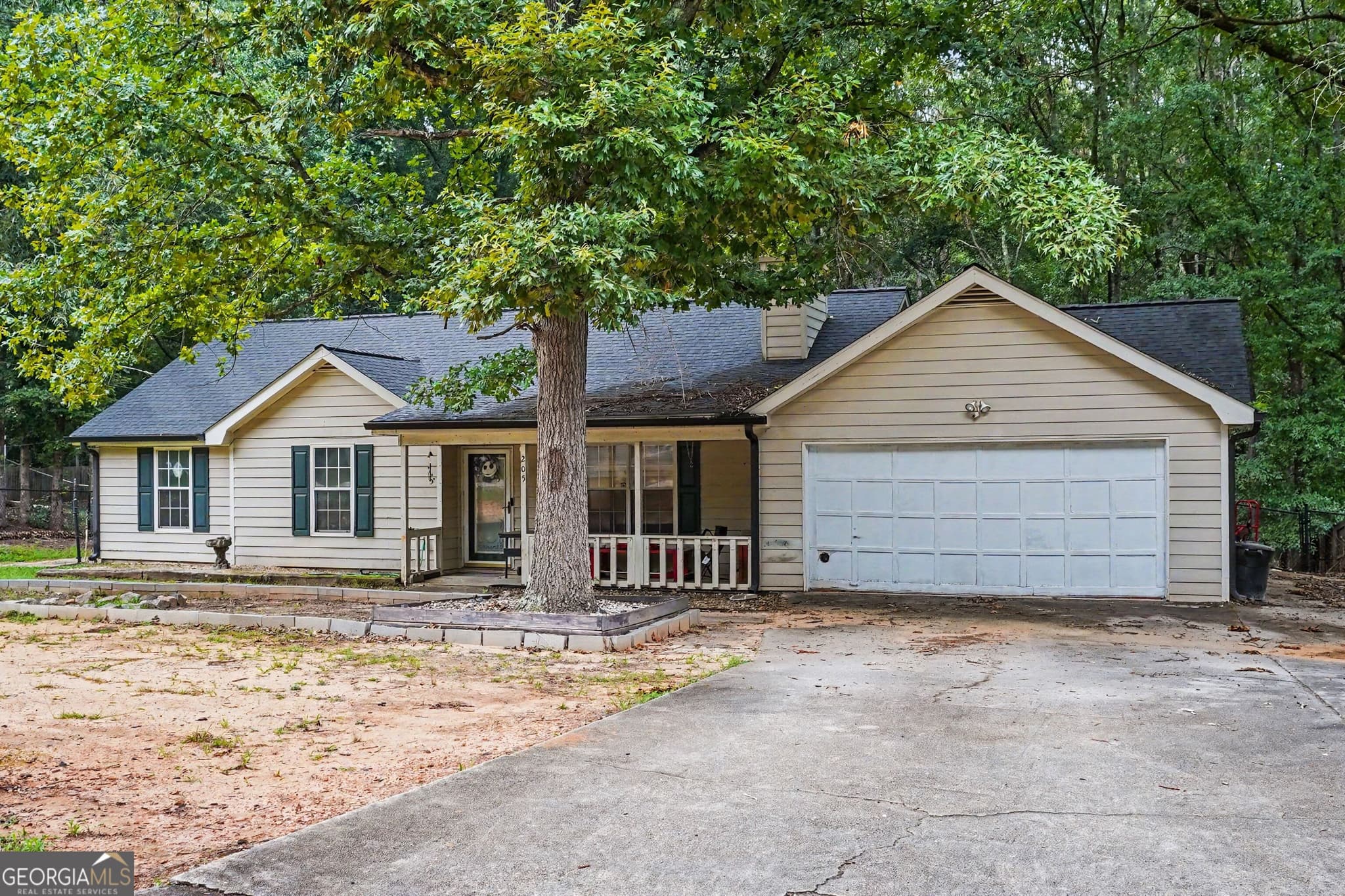 3 bedroom, 2 bathroom, 1,435 sq ft single family residence for sale at 205 Woodcrest Drive, Covington, GA 30016 — photo 1 of 34