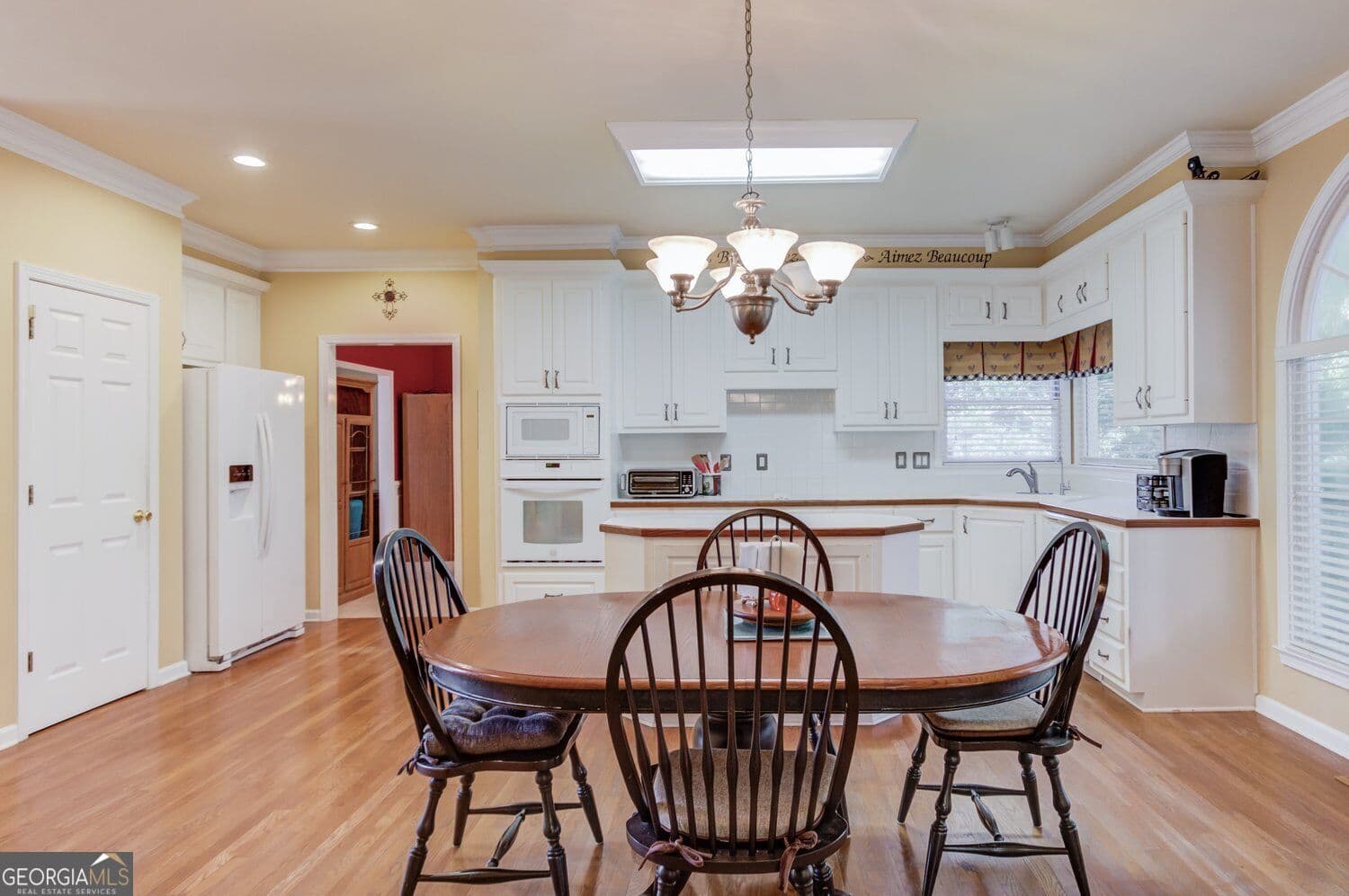 5 bedroom, 4.5 bathroom, 3,705 sq ft single family residence for sale at 7505 Brookstead Crossing, Johns Creek, GA 30097 — photo 9
