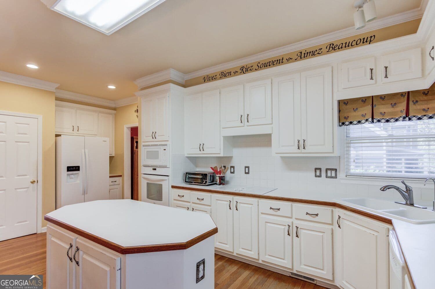 5 bedroom, 4.5 bathroom, 3,705 sq ft single family residence for sale at 7505 Brookstead Crossing, Johns Creek, GA 30097 — photo 10