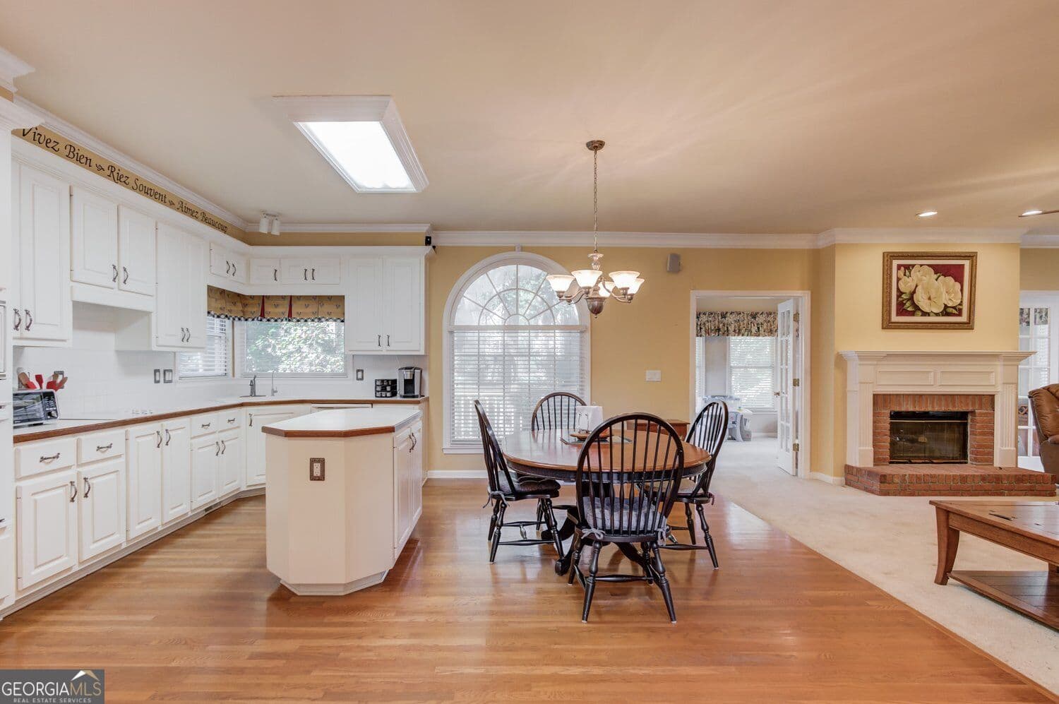 5 bedroom, 4.5 bathroom, 3,705 sq ft single family residence for sale at 7505 Brookstead Crossing, Johns Creek, GA 30097 — photo 8