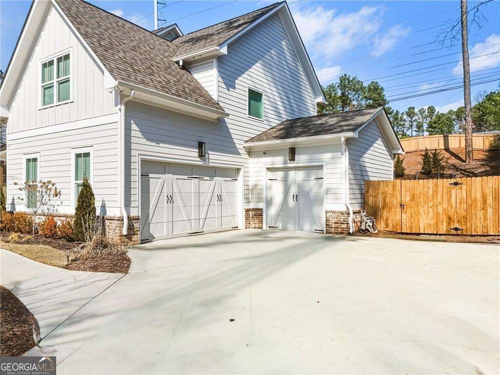 5 bedroom, 3.5 bathroom, 3,658 sq ft single family residence for sale at 2143 Old Dallas Road, Marietta, GA 30064 — photo 2