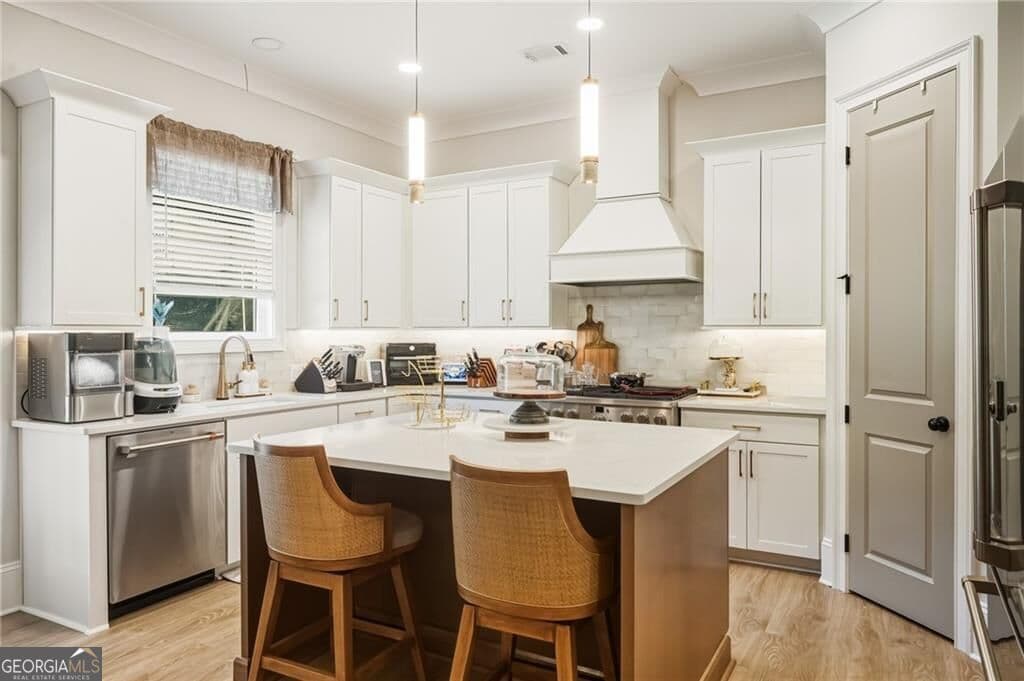 5 bedroom, 3.5 bathroom, 3,658 sq ft single family residence for sale at 2143 Old Dallas Road, Marietta, GA 30064 — photo 5