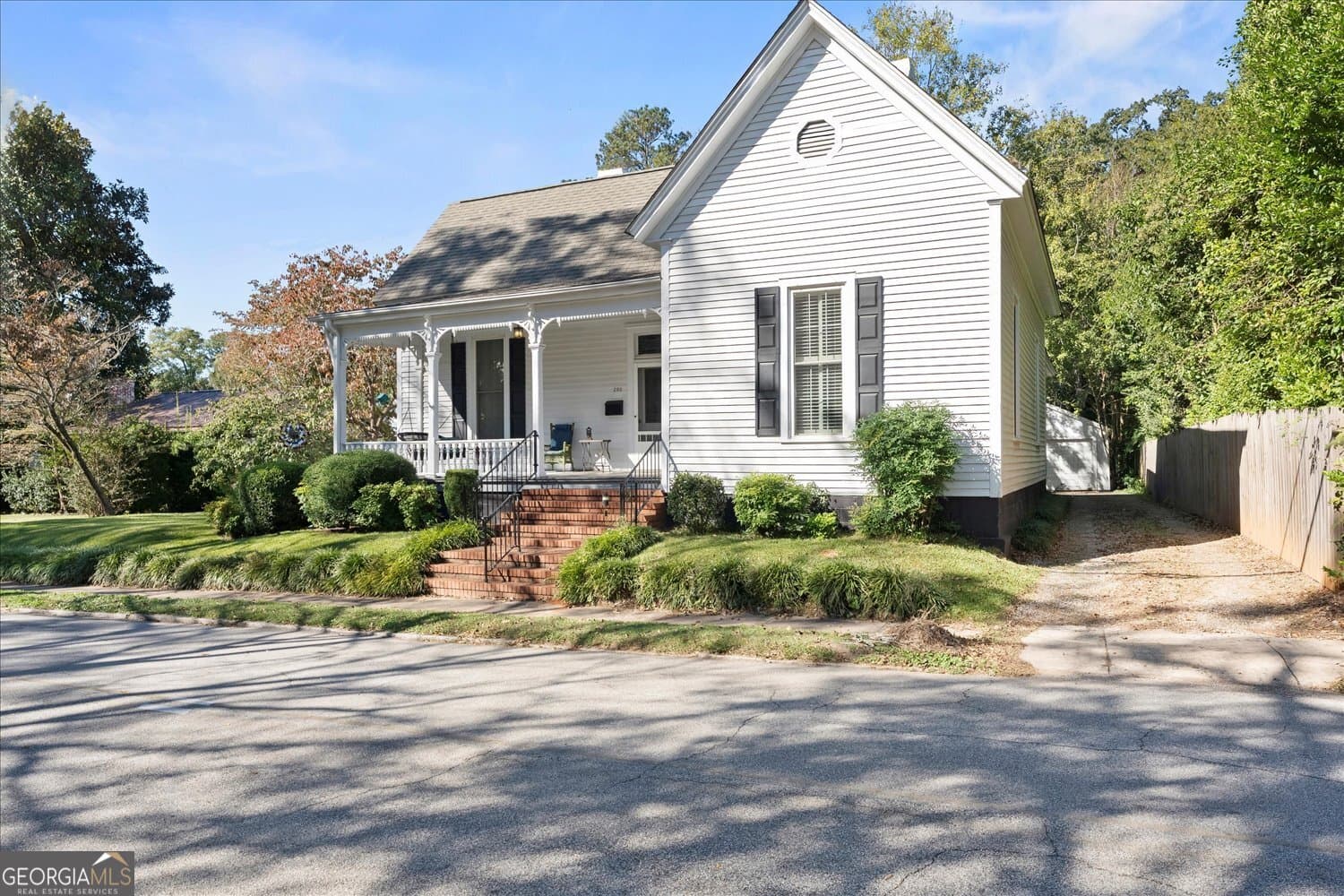 3 bedroom, 3 bathroom, 2,351 sq ft single family residence for sale at 206 S Alexander Avenue, Washington, GA 30673 — photo 2