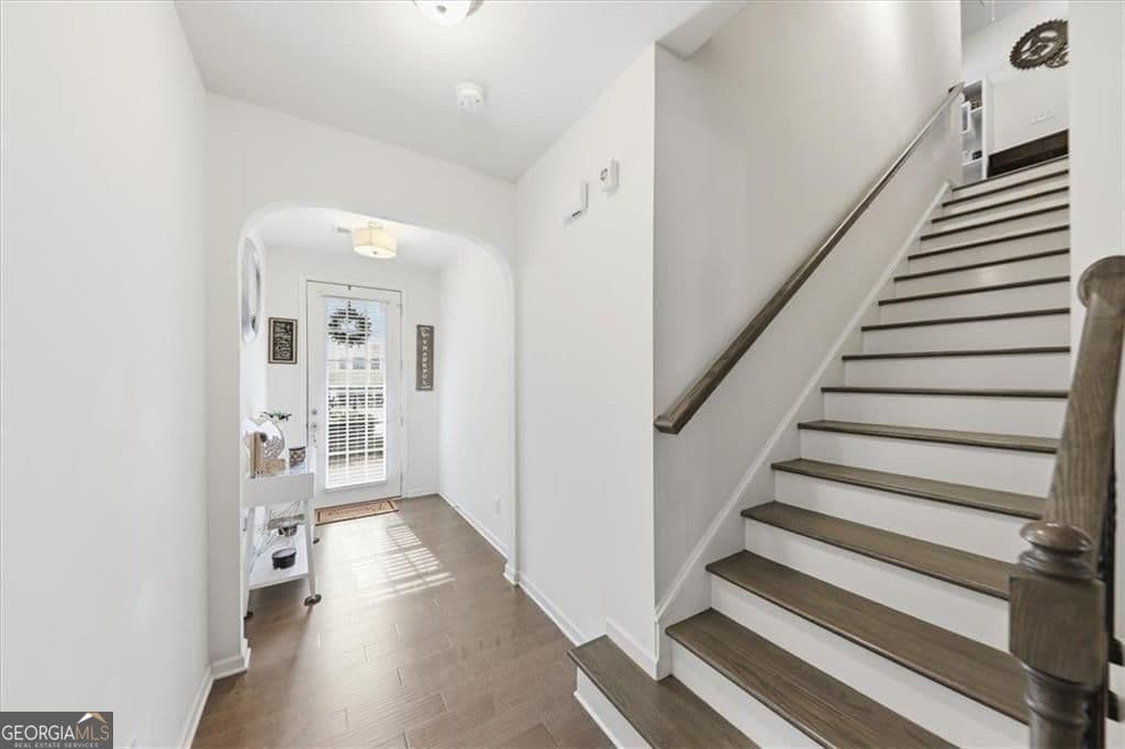 3 bedroom, 2.5 bathroom, 1,922 sq ft townhouse for rent at 5527 Radford Loop, Fairburn, GA 30213 for $2,600 a month — photo 6