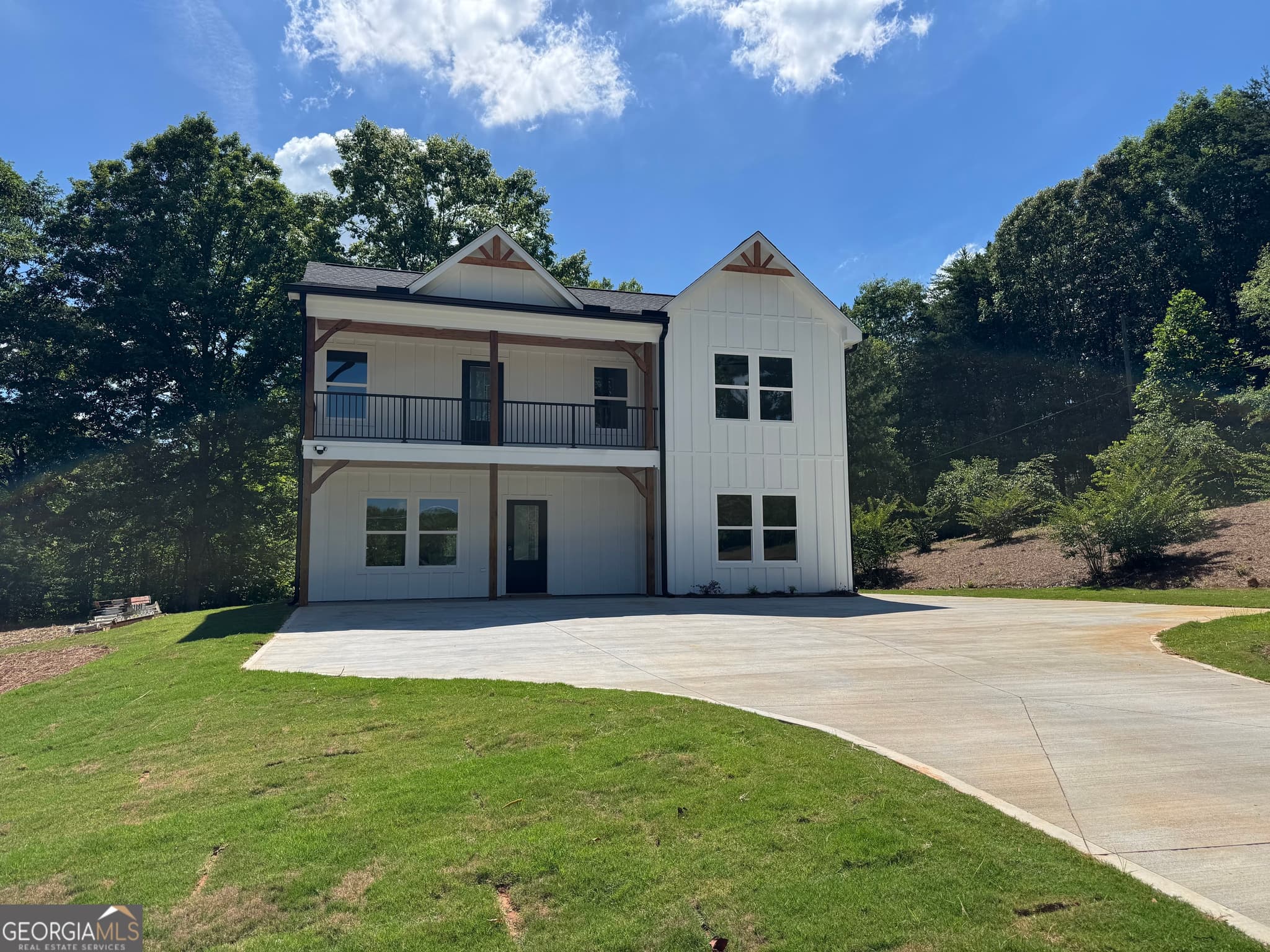 4 bedroom, 3.5 bathroom, 2,360 sq ft single family residence sold at 2800 Dorsey Peek Road, Gainesville, GA 30507