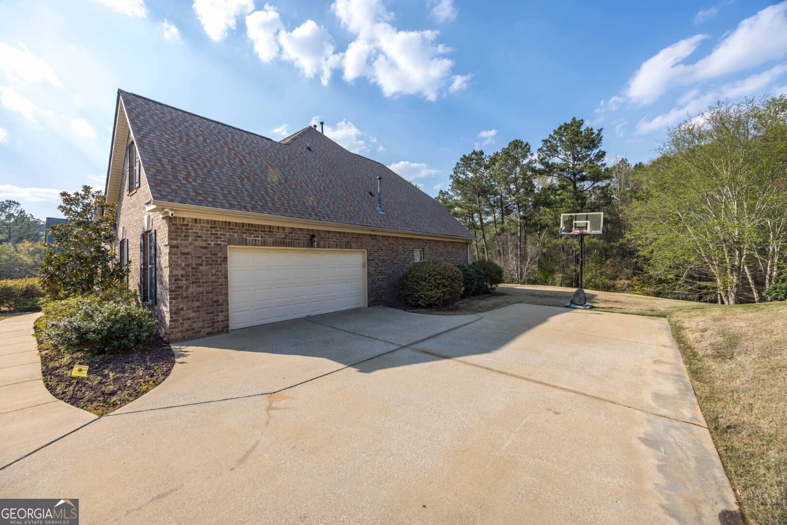 5 bedroom, 3.5 bathroom, 3,639 sq ft single family residence for sale at 7014 Bridgemill Drive, Columbus, GA 31904 — photo 6